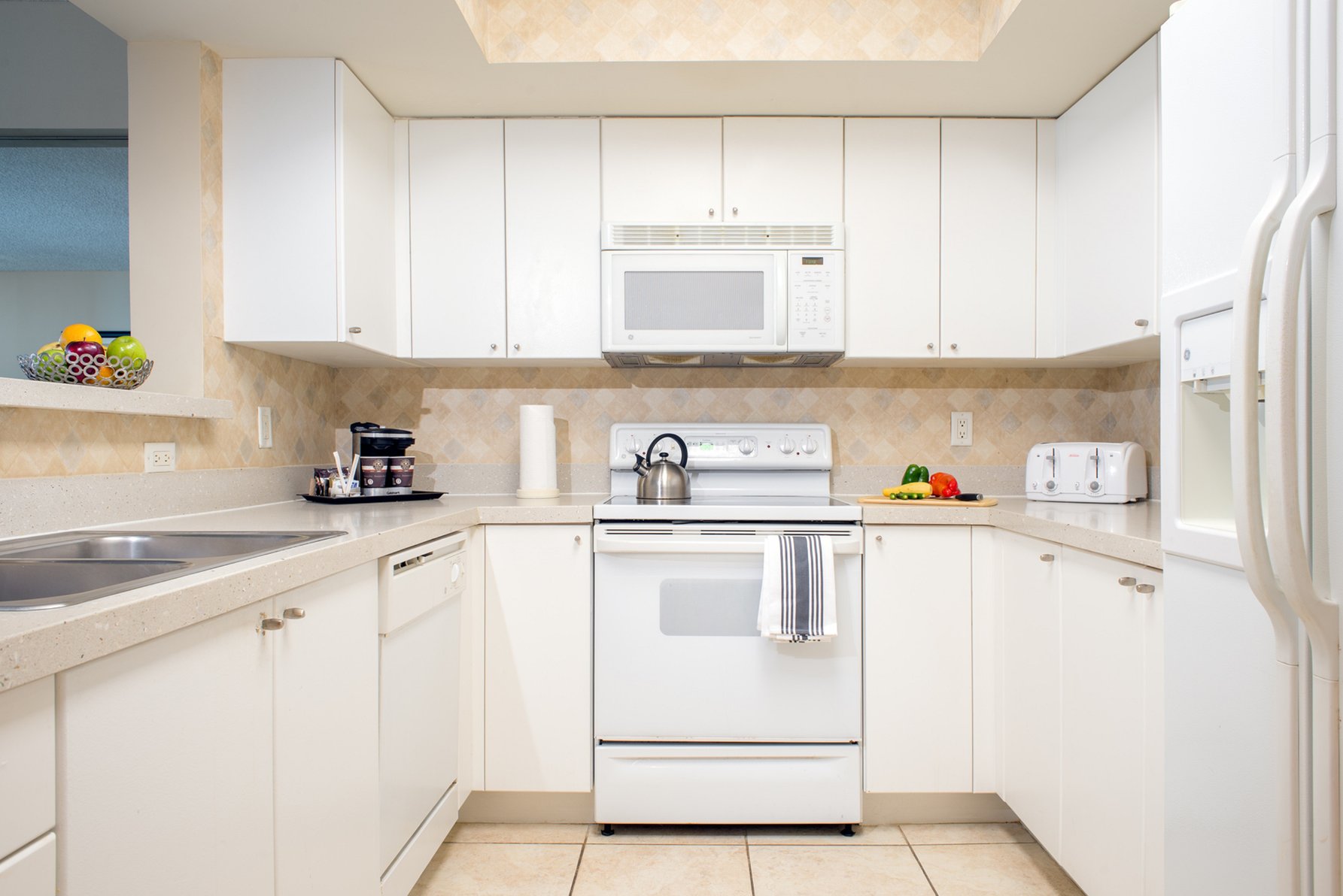 DoubleTree by Hilton Ocean Point Resort - North Miami Beach Room Type - 1KNG 2DBL 2BDRM STE NS POV