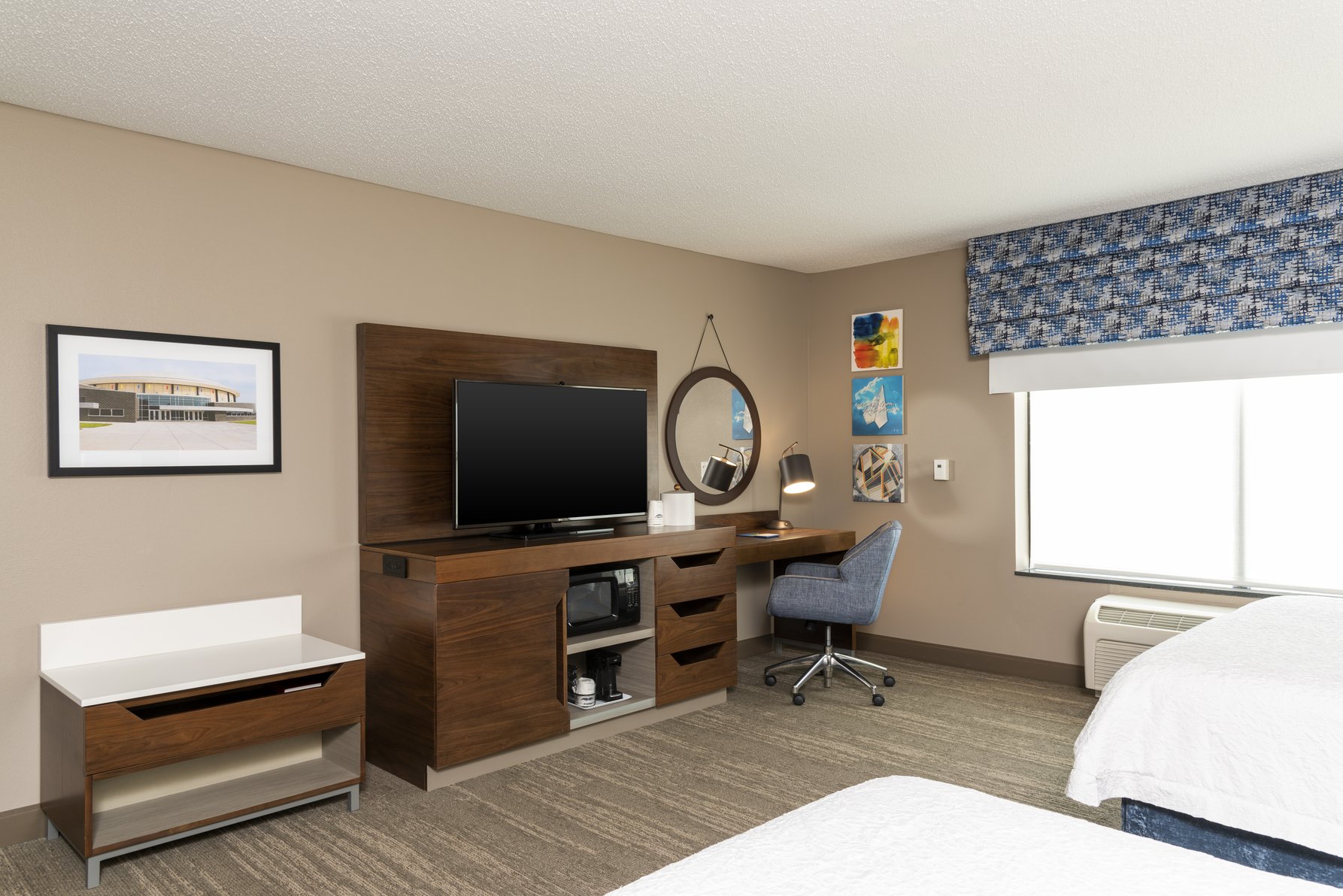 Hampton Inn & Suites by Hilton Marshalltown Room Type - 2 QNS ACCESSIBLE W TUB