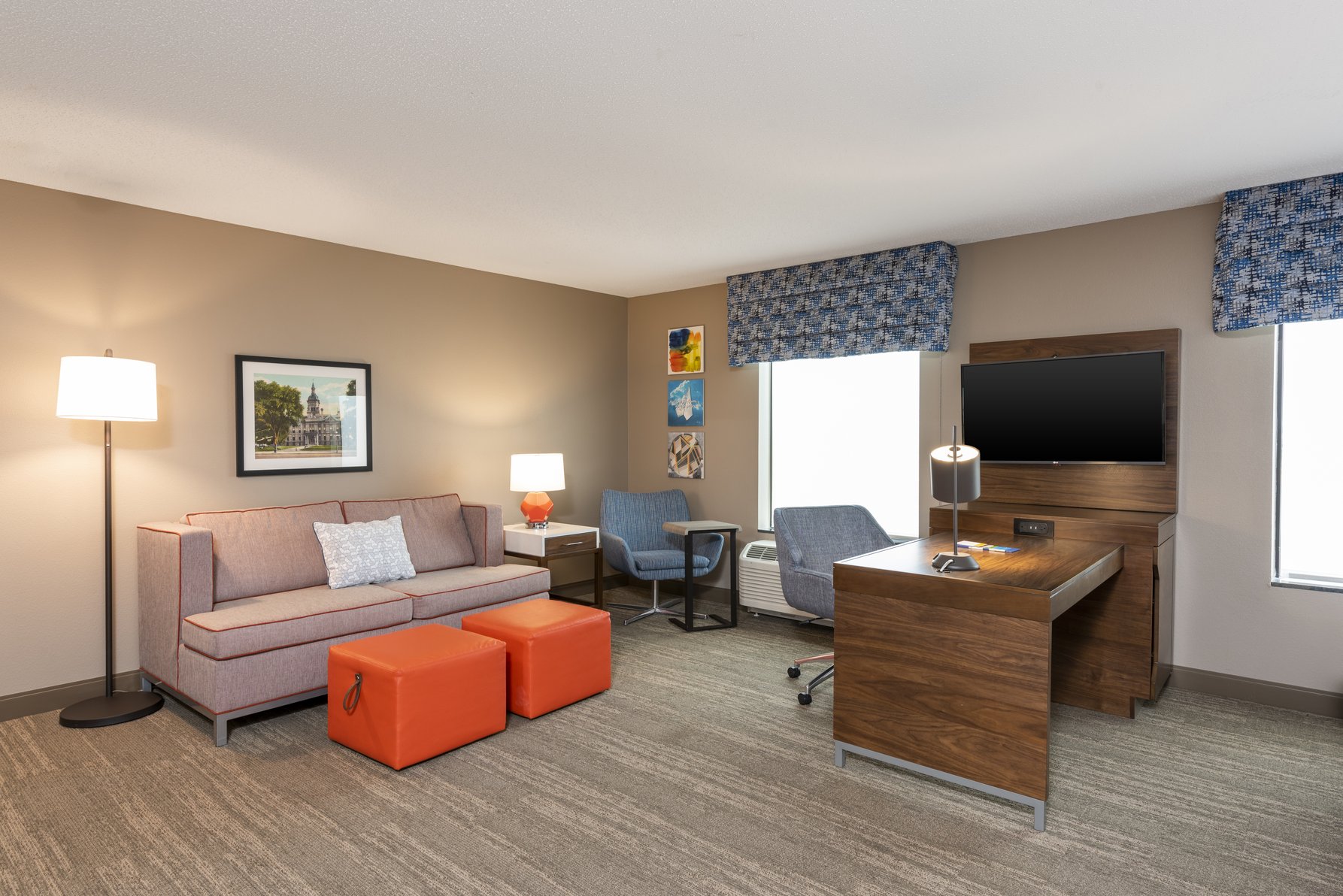 Hampton Inn & Suites by Hilton Marshalltown Room Type - 2 QUEEN SUITE W SOFABED