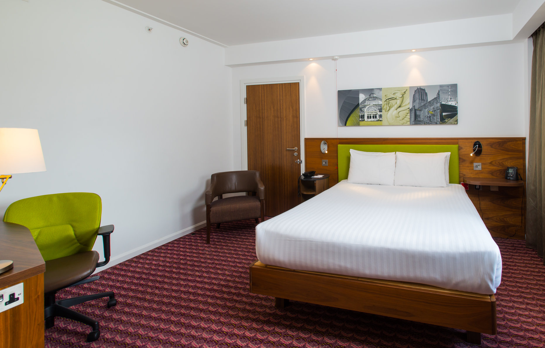 Hampton by Hilton Liverpool City Center Room Type - QUEEN ACCESSIBLE ROOM NS