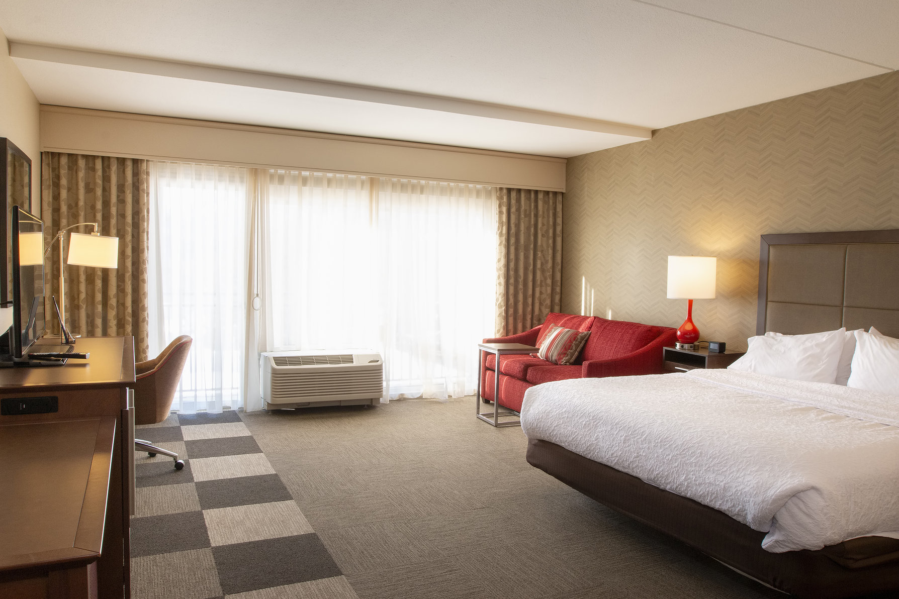 Hampton Inn & Suites by Hilton Boone Room Type - 1 KG ACC RI SHWR W BALC NS
