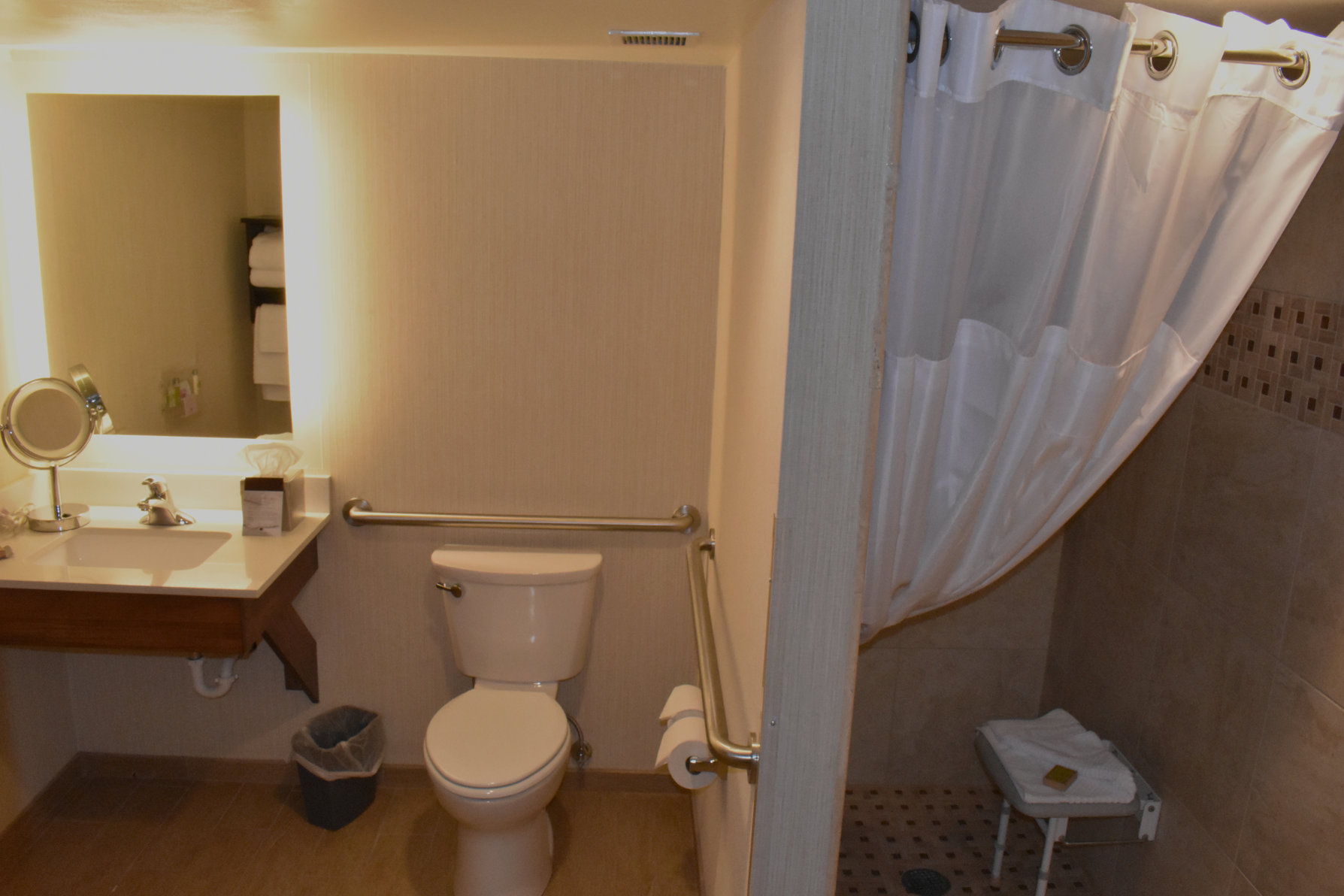 Doubletree by Hilton Helena Downtown Room Type - 1 KING MOB HEAR ACC RI-SHW