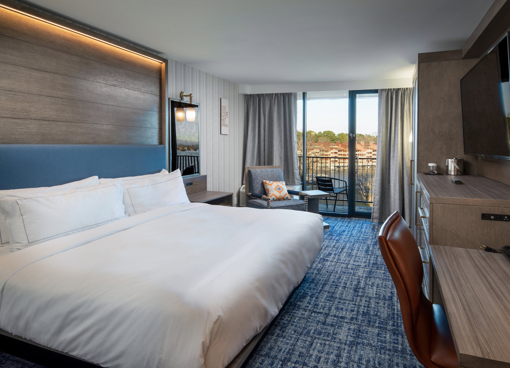DoubleTree by Hilton Hot Springs Room Type - 1 KING GRND FLR MB ACC RIS