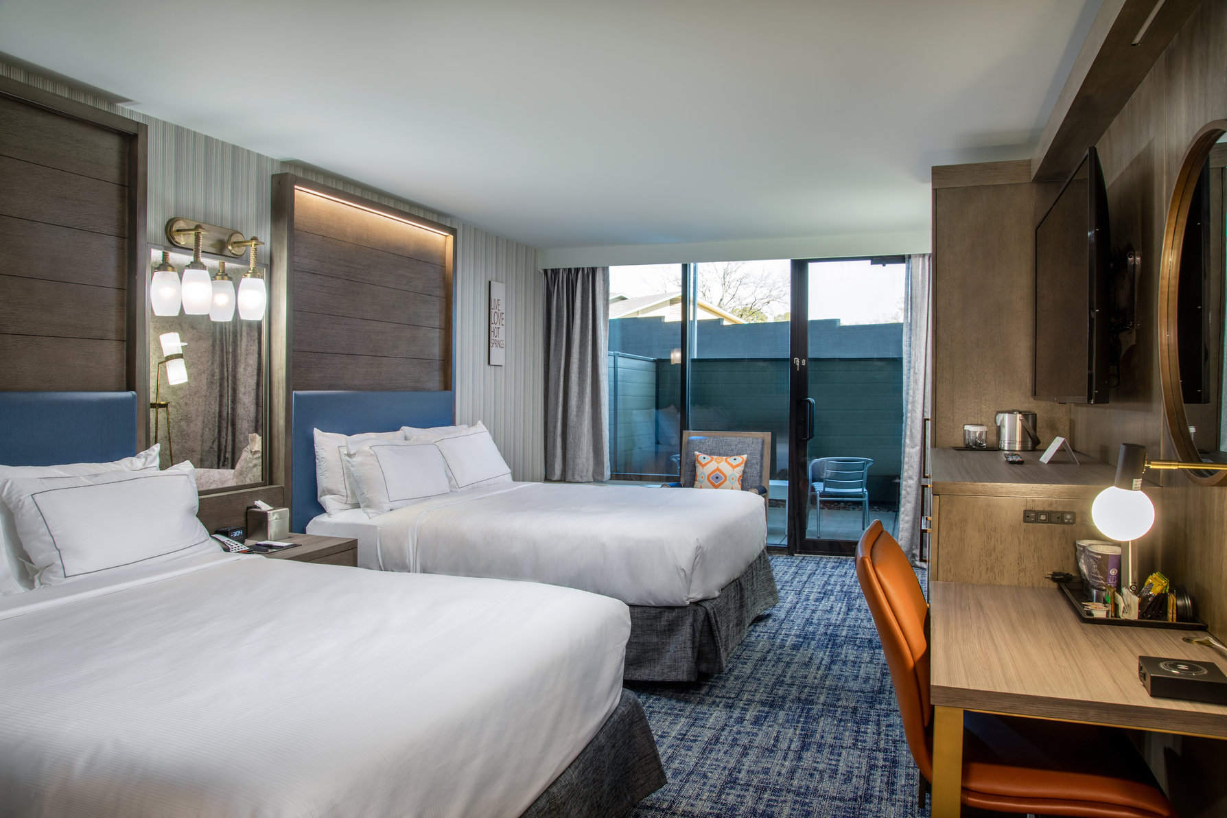 DoubleTree by Hilton Hot Springs Room Type - 2 QN GRND FLR PATIO HR ACC
