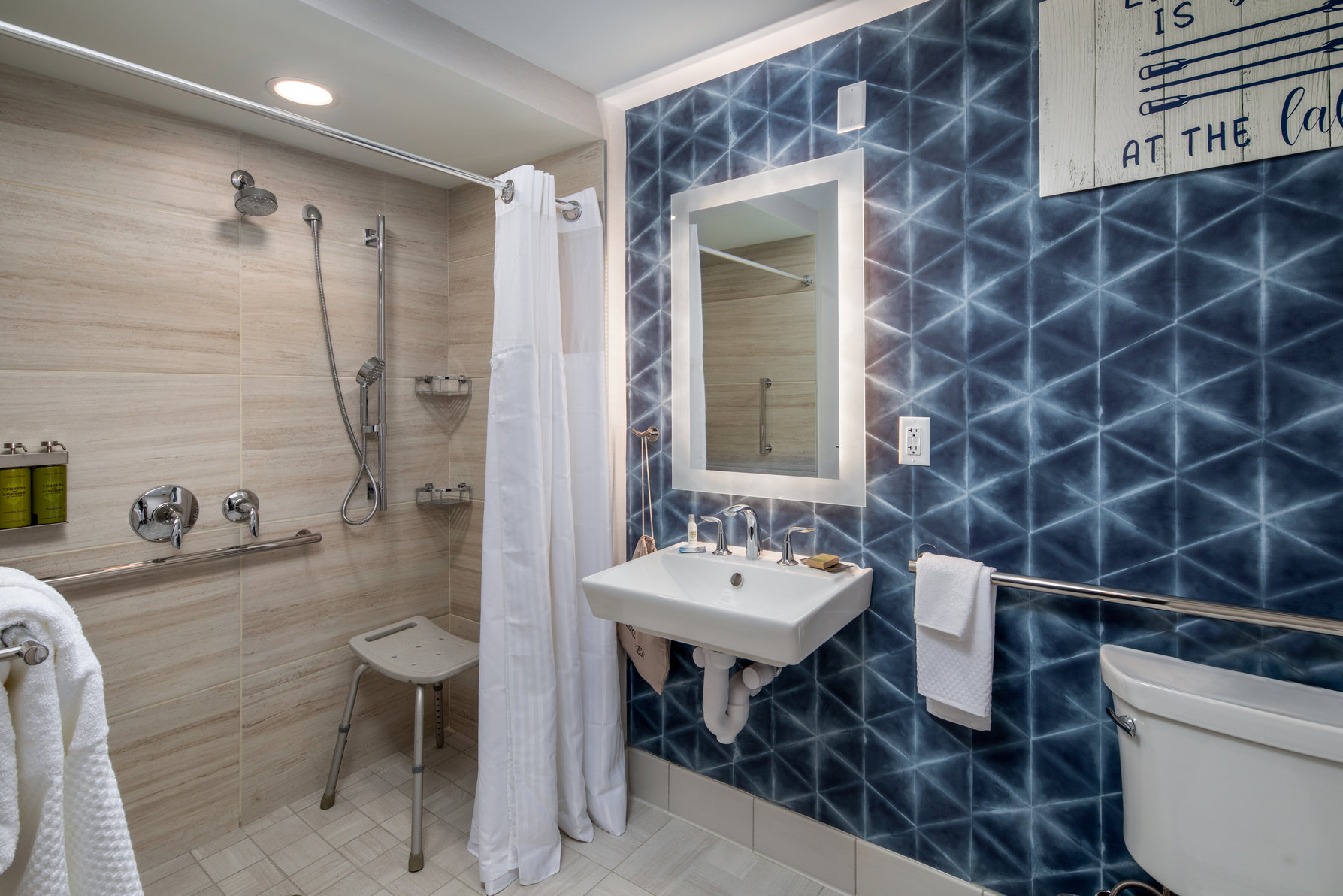 DoubleTree by Hilton Hot Springs Room Type - 2Q GRND FLR MB HR ACC RIS