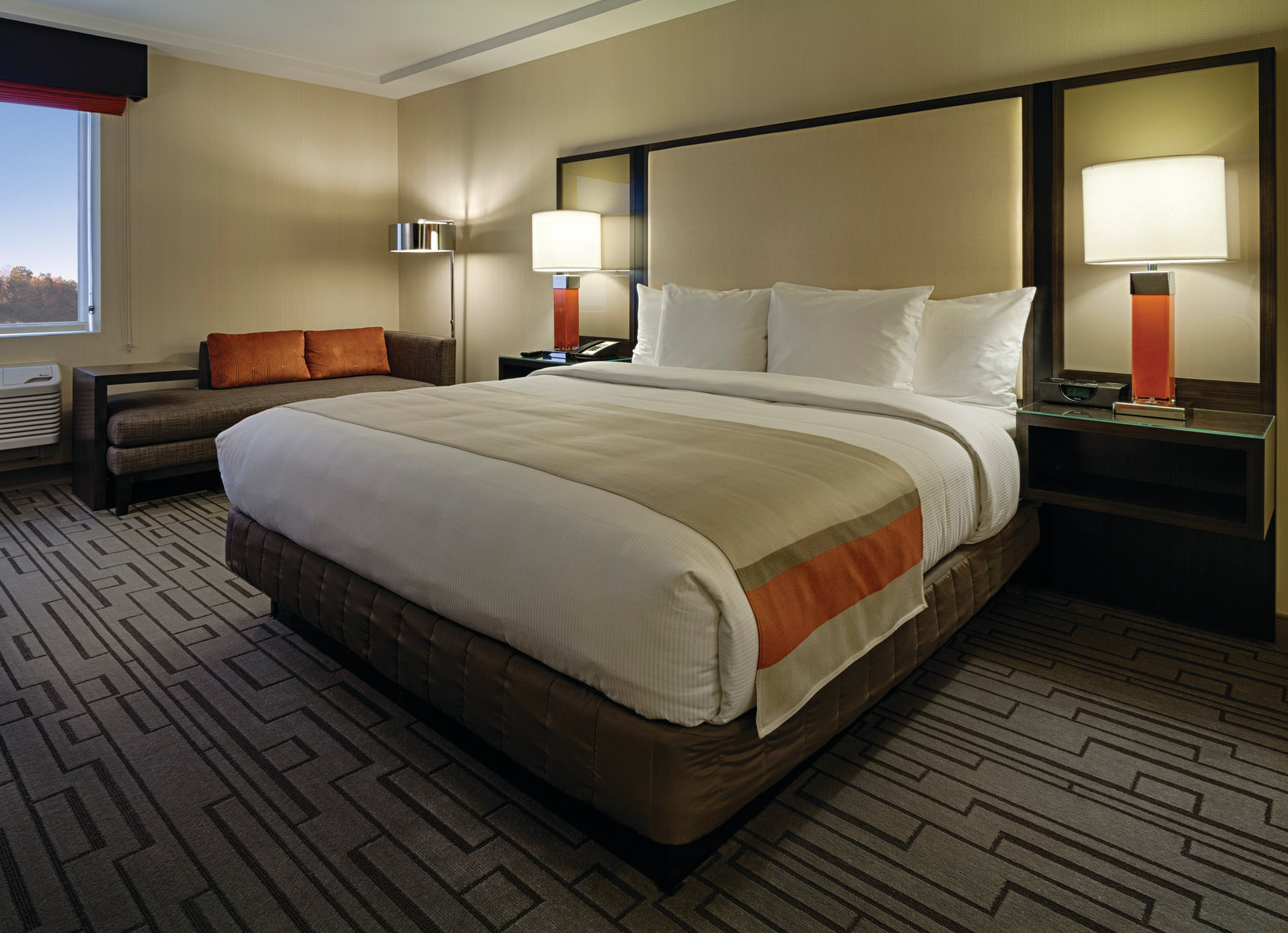DoubleTree by Hilton Hotel Bristol, Connecticut Room Type - 1KG MOB HEAR ACC RI-SHW NS