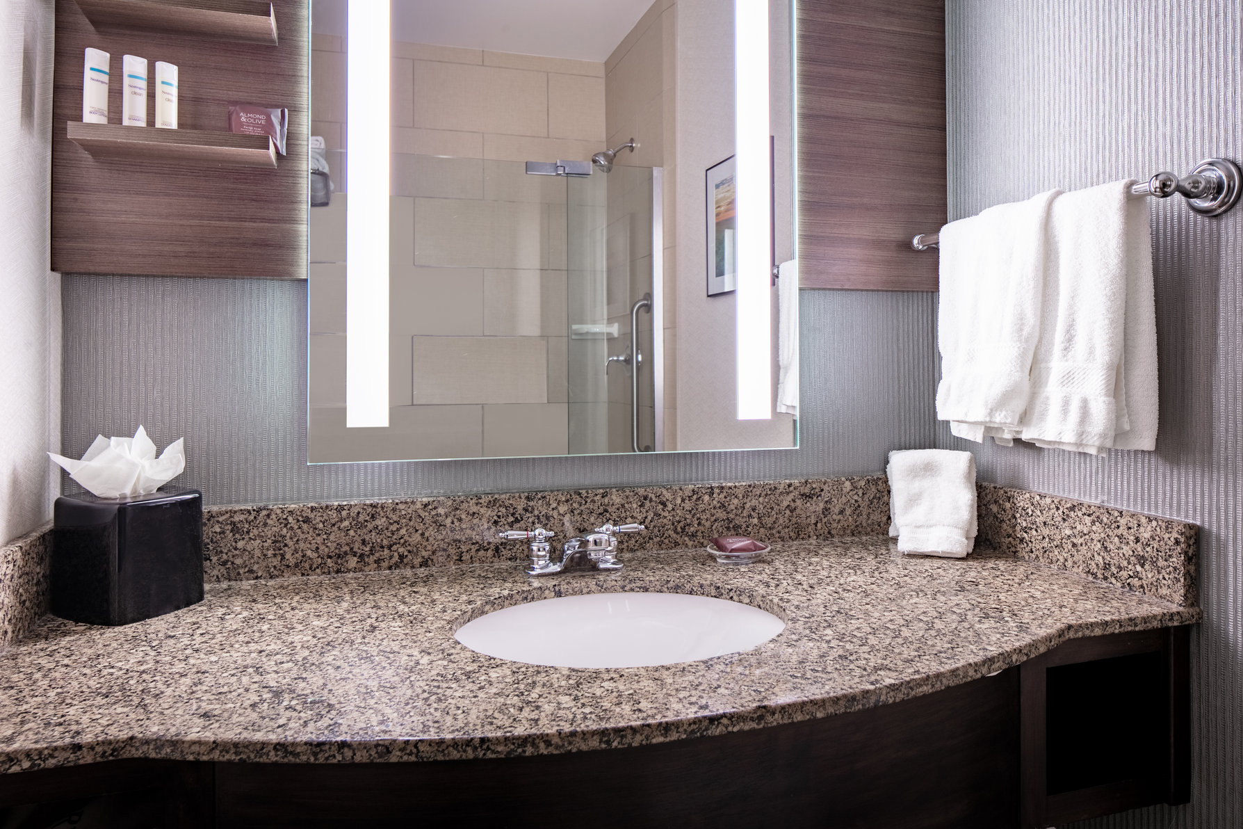 HILTON GARDEN INN MANHATTAN Room Type - 1 KING JUNIOR SUITE