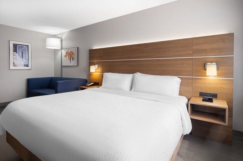 1 KING BED NONSMOKING