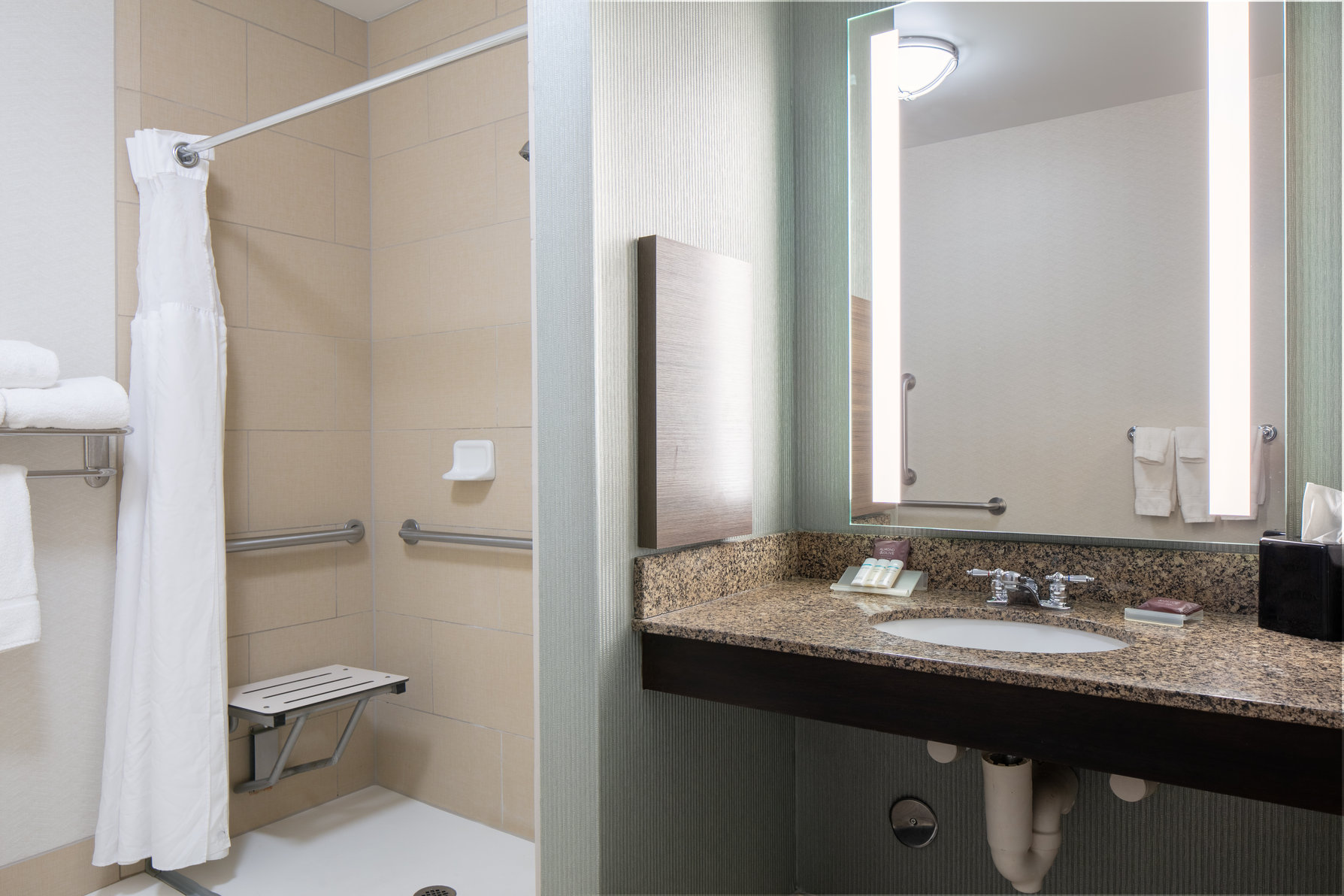 HILTON GARDEN INN MANHATTAN Room Type - 2QN MOB HEAR ACC STE RISHW