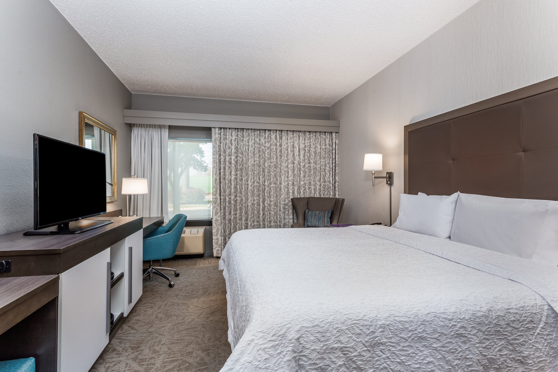 Hampton Inn by Hilton Milwaukee-Airport Room Type - 1QN MOB HEAR ACC RI-SHW NS