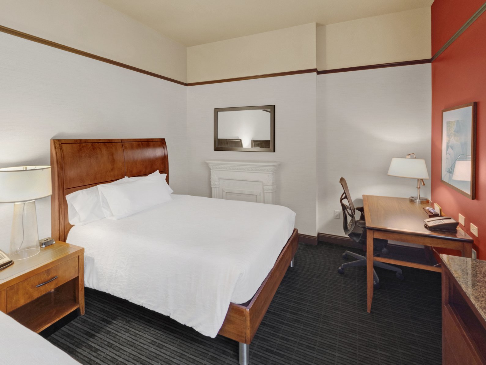 Hilton Garden Inn Milwaukee Downtown Room Type - 1 KING BED ROOM