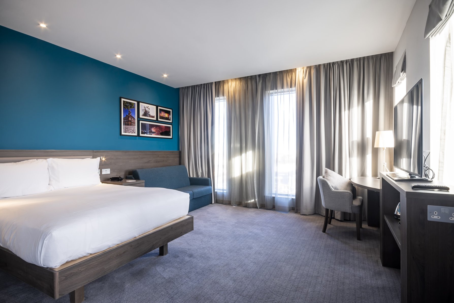 Hampton by Hilton Stockton on Tees Room Type - QUEEN RM W SOFA BED-RI VW