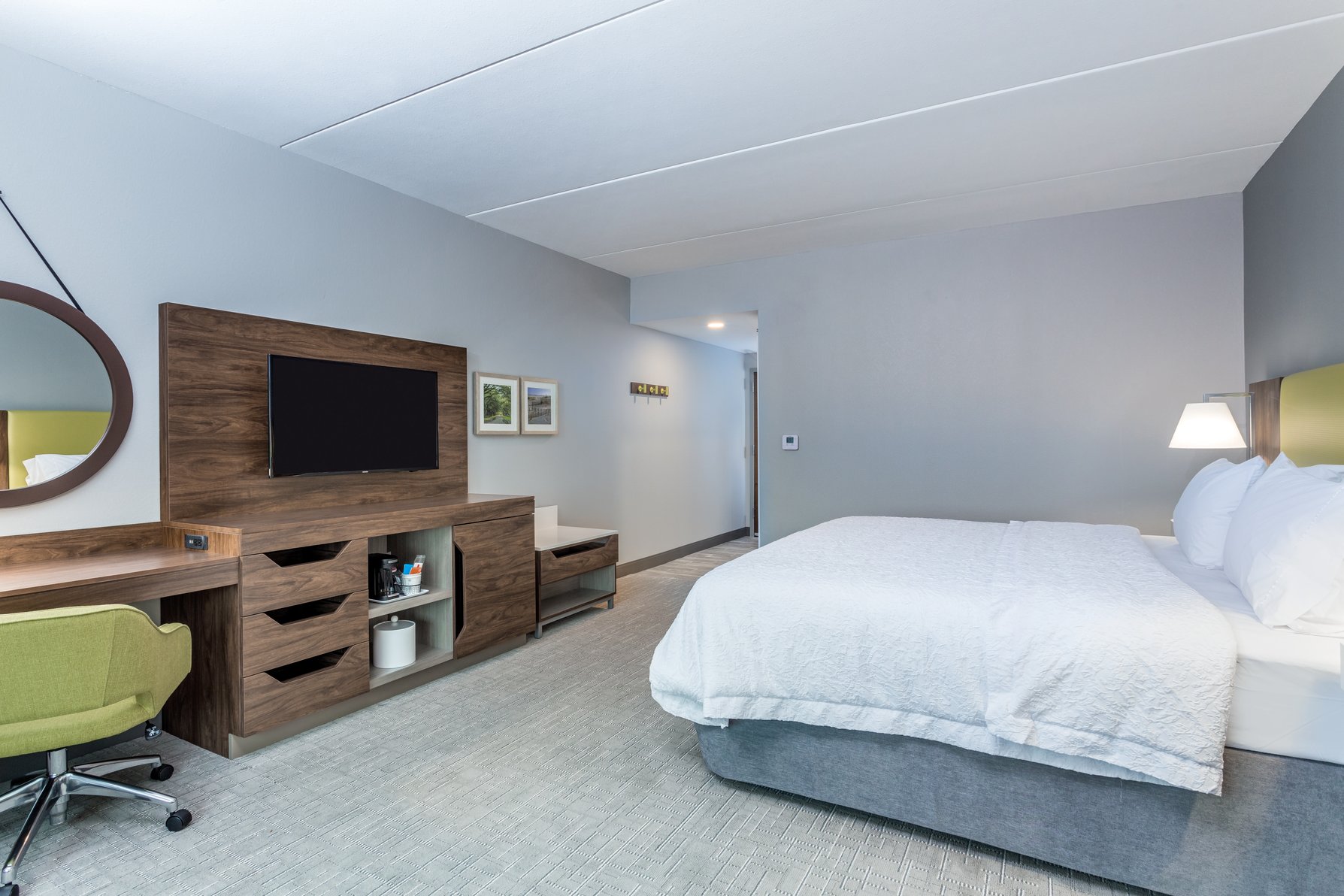 Hampton Inn & Suites Saraland Mobile AL Room Type - 1 KING ROOM NS