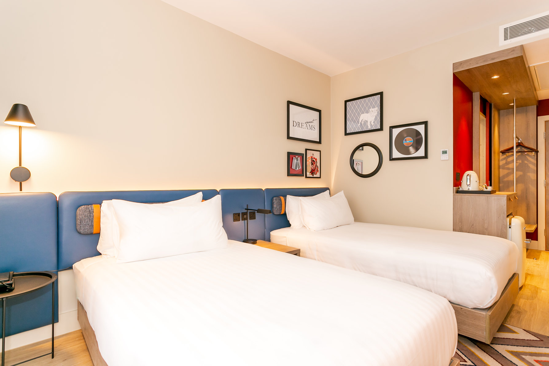 Hampton by Hilton Blackburn Room Type - TWIN ROOM
