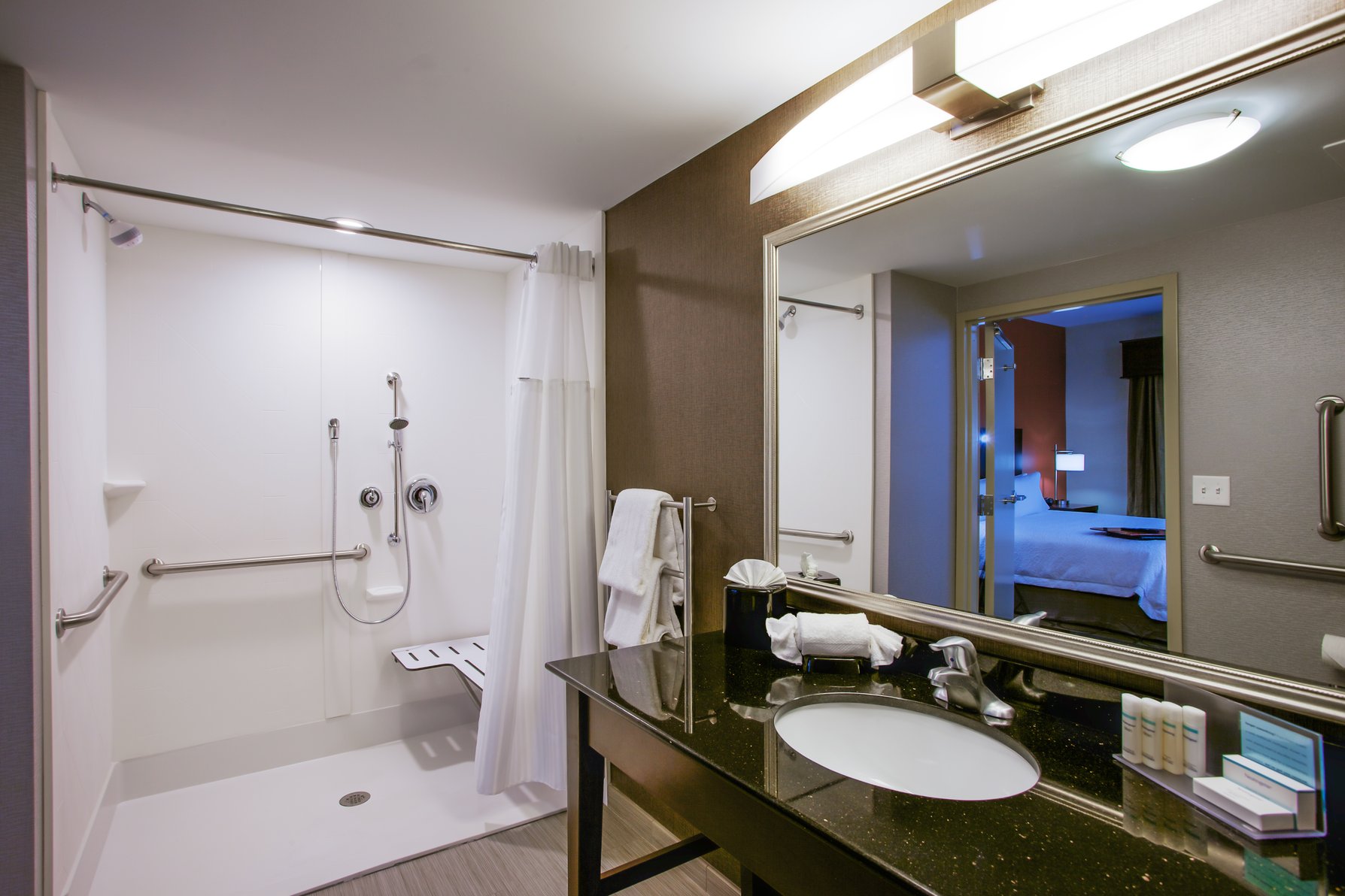 Hampton Inn & Suites by Hilton Philadelphia/Bensalem Room Type - 1KN MOB HEA ACC RIS STU NS