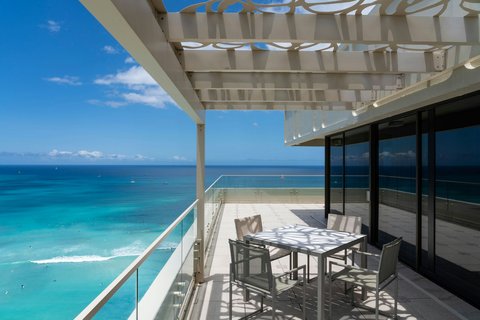 Step onto your Penthouse s private patio PRES