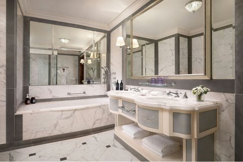 Classic Junior Suite Fiorentino Bathroom