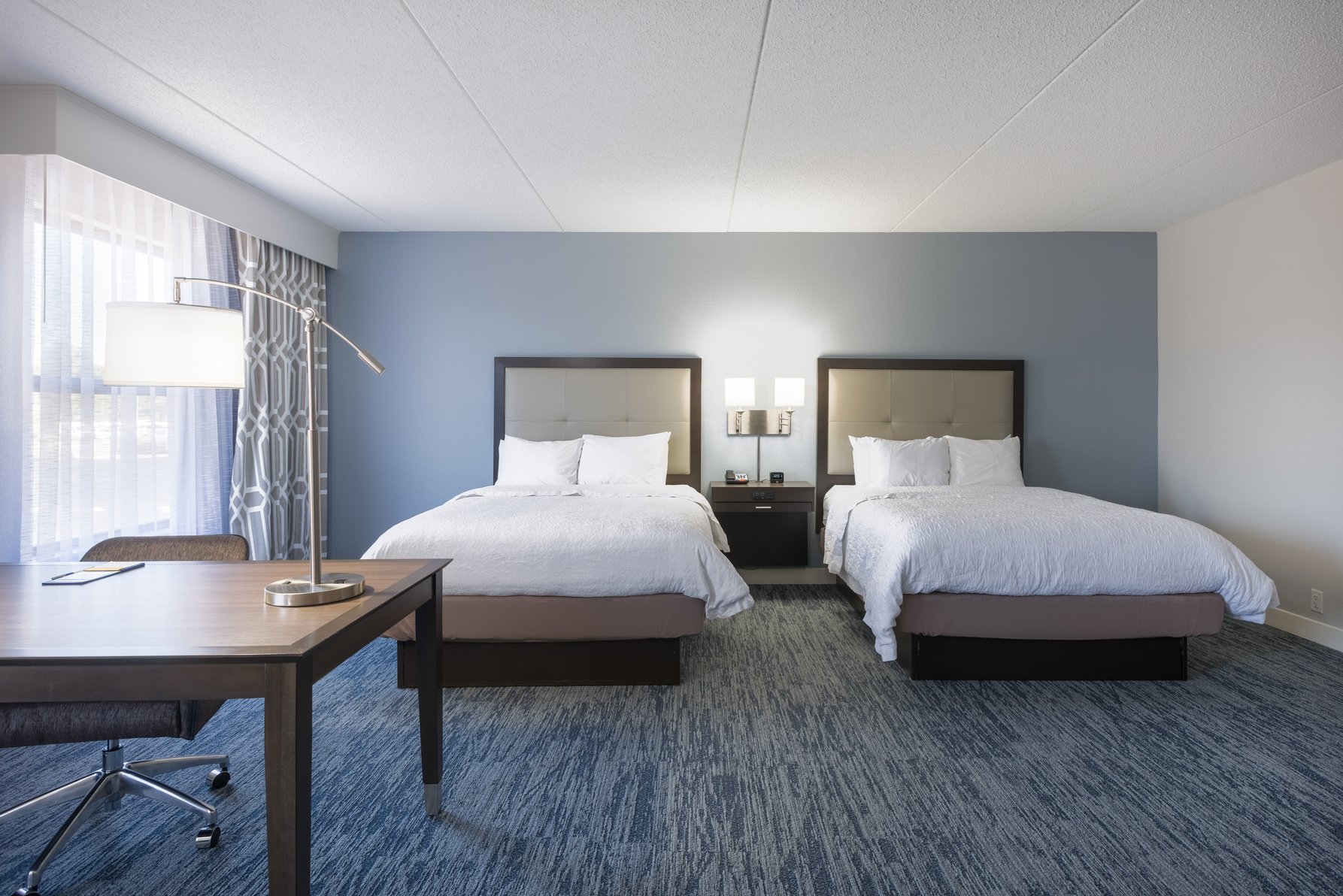 Hampton Inn by Hilton Mount Airy Room Type - 2QN STDO W MICRO FRIDGE NS