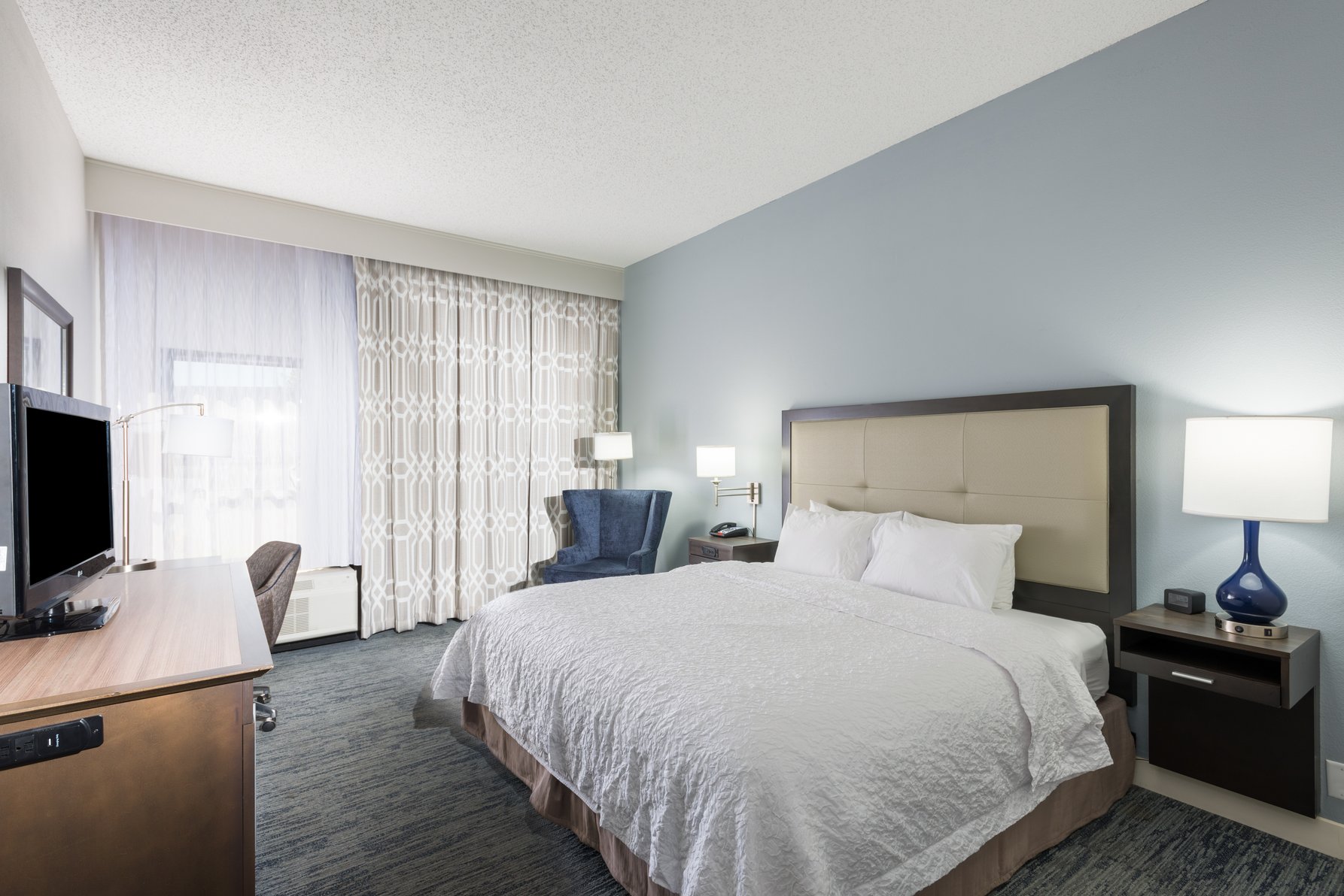 Hampton Inn by Hilton Mount Airy Room Type - 1 KNG ACCESSIBLE TUB NS