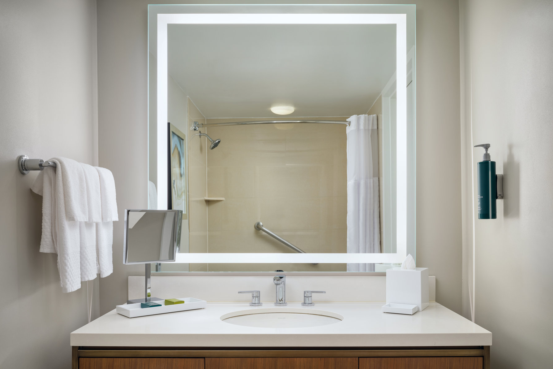 Hilton New Orleans Riverside Room Type - 1 KING HEARING ACCESSIBLE