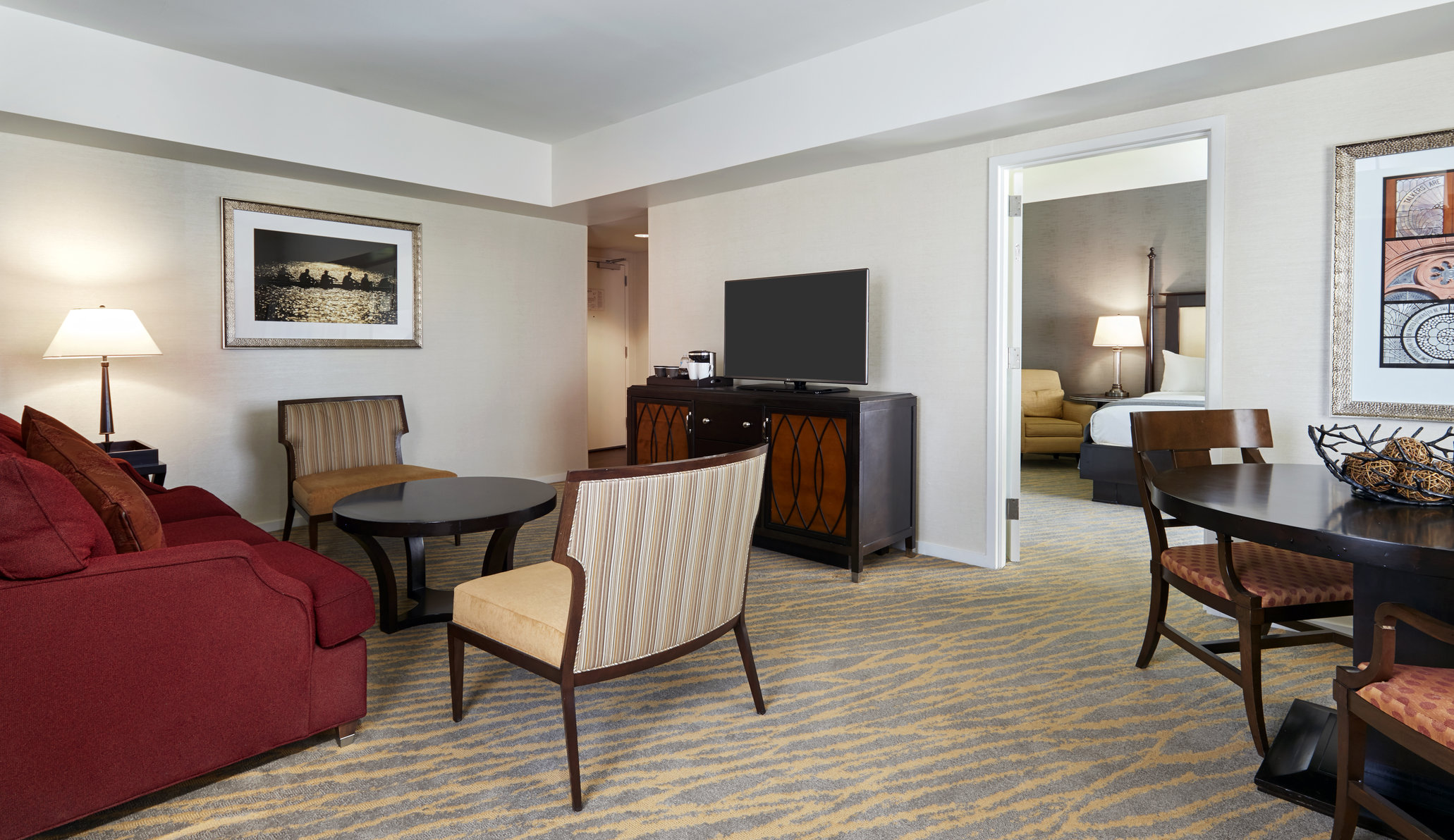 The Inn at Penn, A Hilton Hotel Room Type - 1 K JR STE MOB/HEAR W/TUB