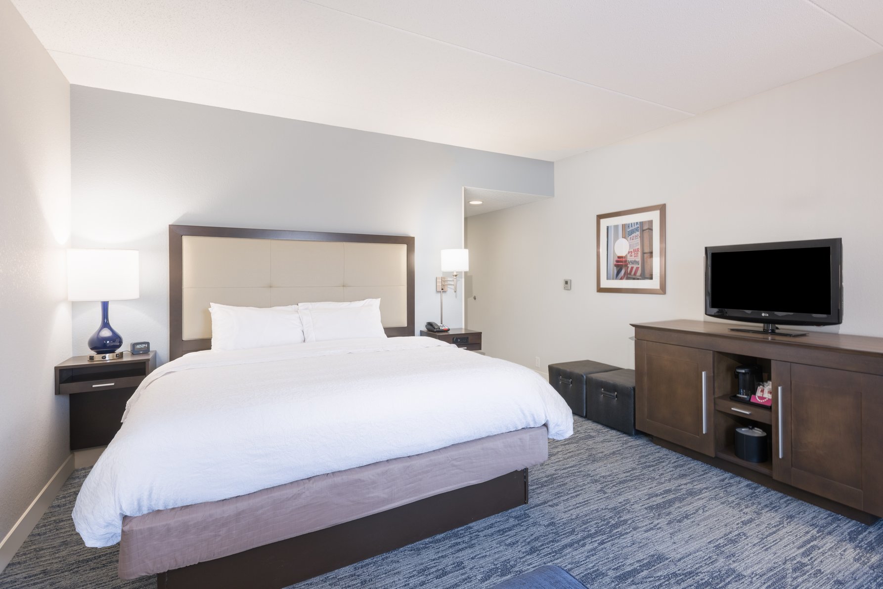 Hampton Inn by Hilton Mount Airy Room Type - 1 KING W FRIDGE NONSMOKING