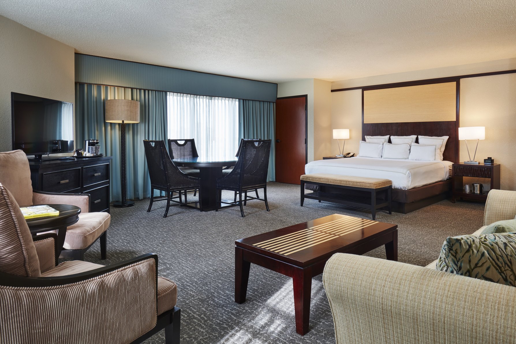 DoubleTree by Hilton Hotel Orlando at SeaWorld Room Type - 1 KING JR STE ACC BATHTUB