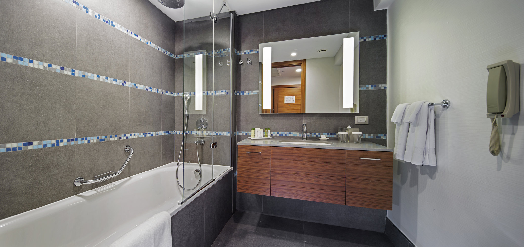 Doubletree By Hilton Kusadasi - Special Class Room Type - KING ACCESSIBLE GUEST ROOM