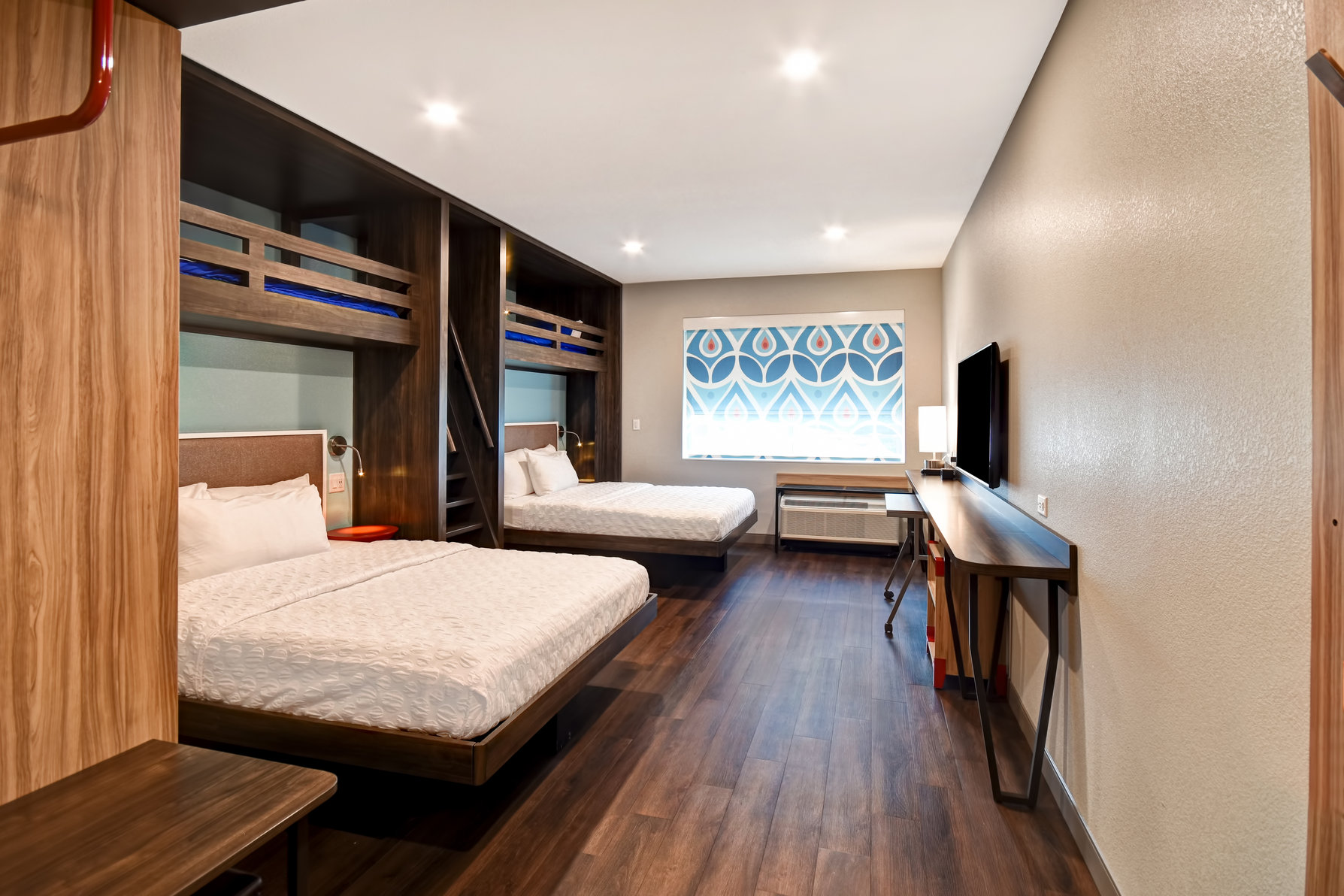 Tru by Hilton Pigeon Forge, TN Room Type - 2QN 1TW BED ACC RM W TUB