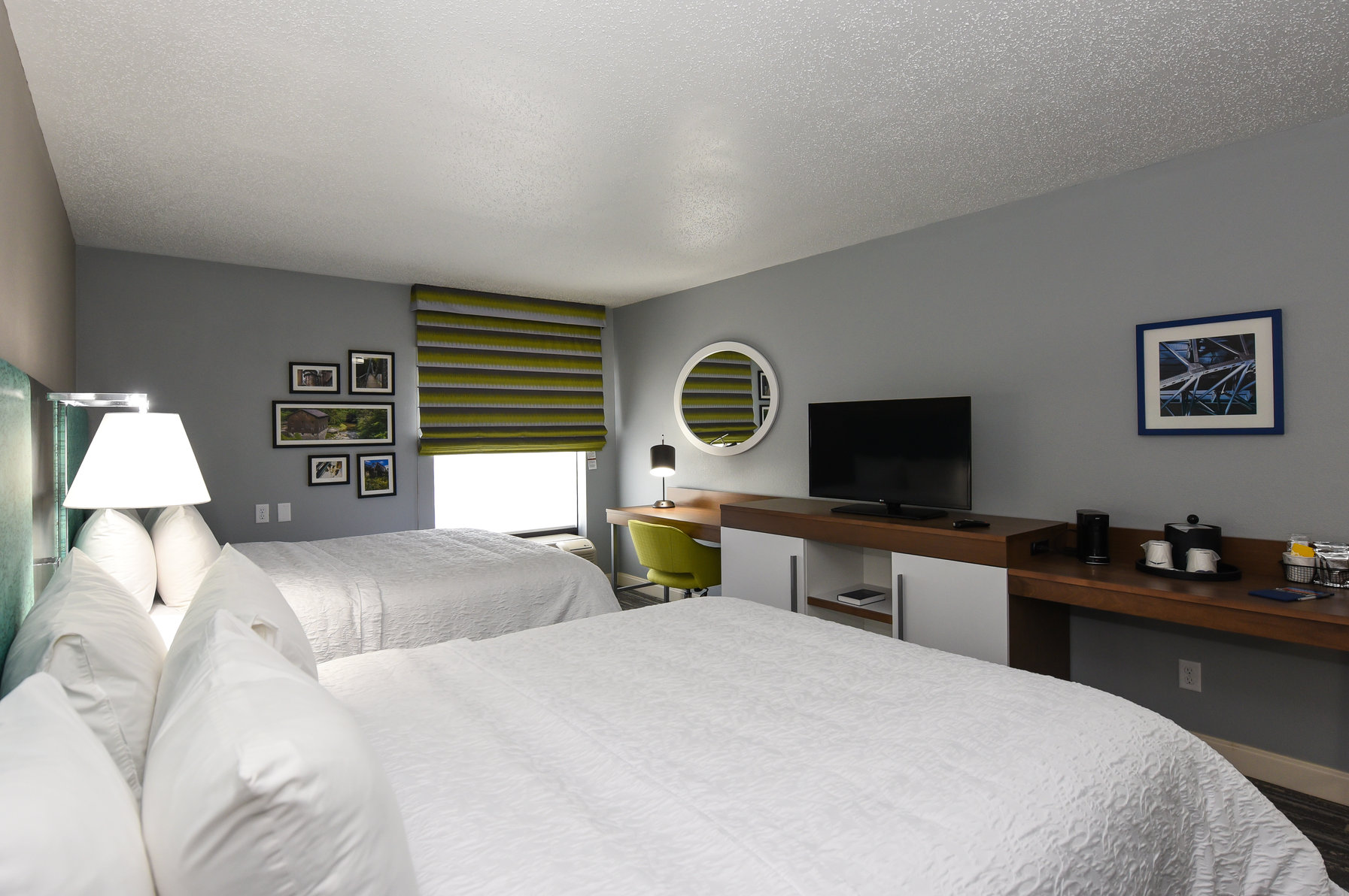 Hampton Inn by Hilton Youngstown-North Room Type - 2 QN W FRIDGE NS