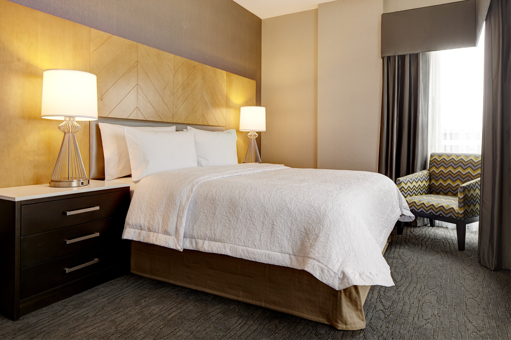 Hampton Inn Brooklyn Downtown NY Room Type - 1 KNG ACC ROLLIN SHWR NS