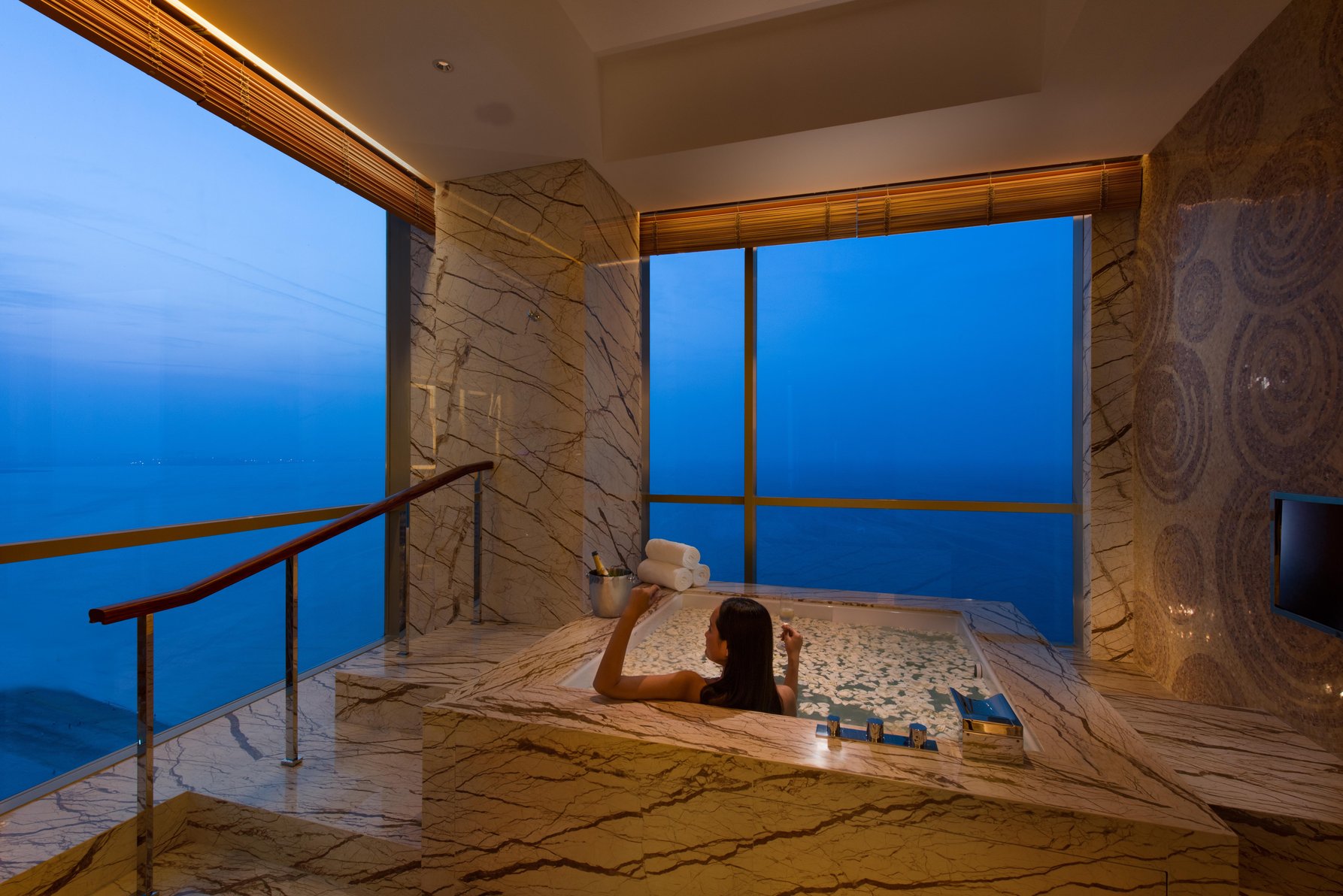 Hilton Yantai Golden Coast Room Type - KING PRESIDENTIAL SUITE