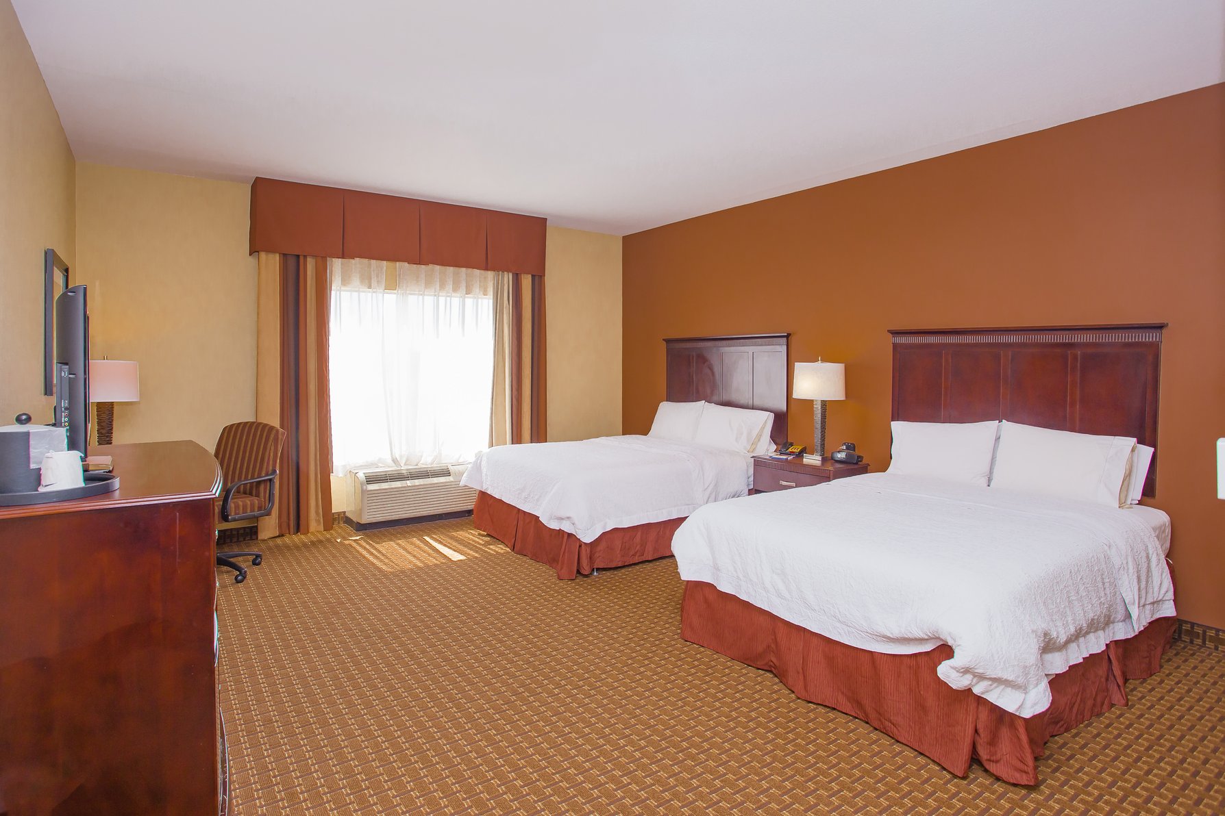 Hampton Inn & Suites Sevierville at Stadium Drive Room Type - 2 QNS ACCESSIBLE W TUB NS