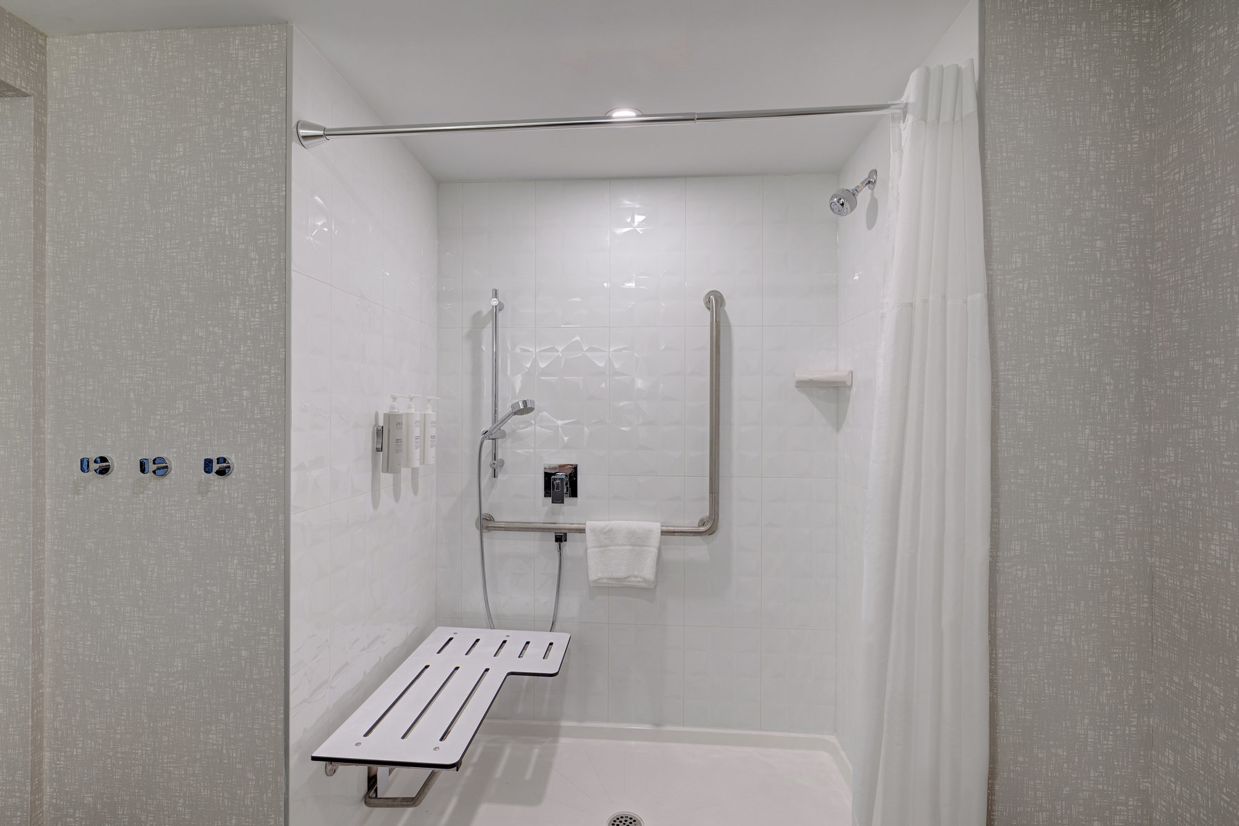 Hampton Inn & Suites by Hilton Burlington Toronto Room Type - 1KG MOB HEAR ACC RI-SHW NS