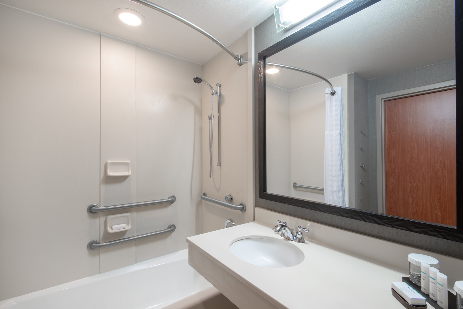 Embassy Suites by Hilton Northwest Arkansas Room Type - 2DBL MOB HR ACC TUB SUITE
