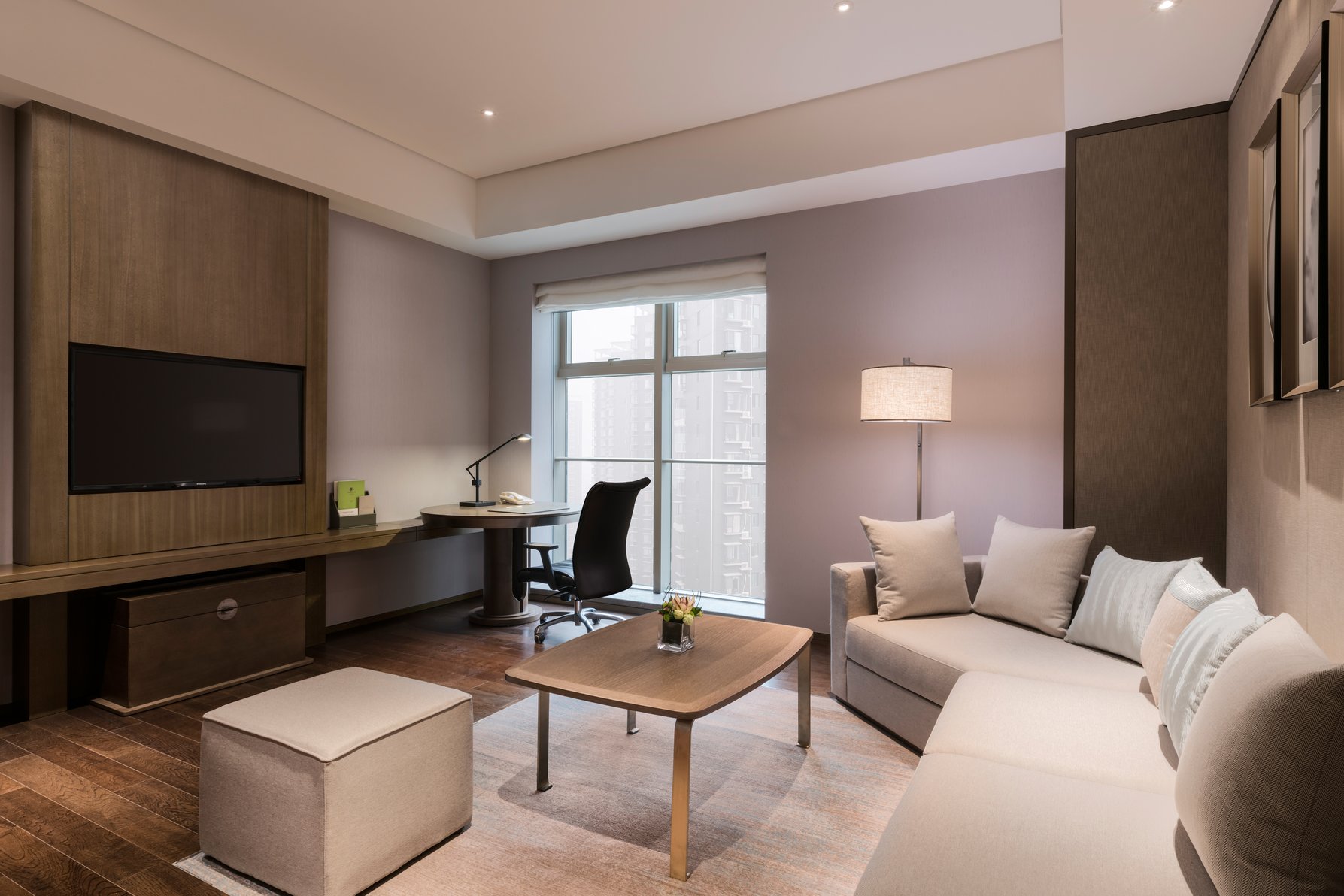 DoubleTree by Hilton Hotel Shiyan Room Type - KING GOVERNOR SUITE