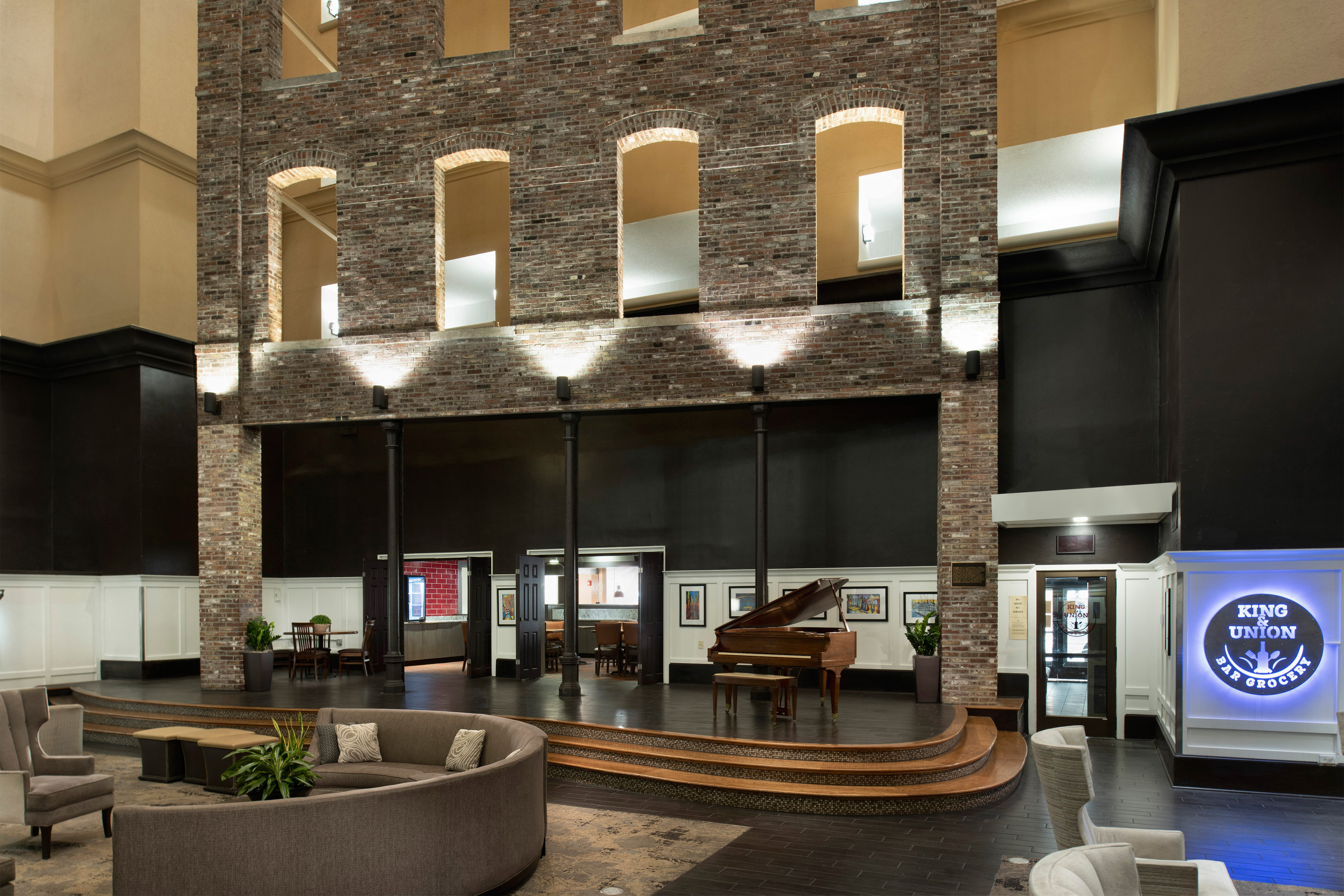 DoubleTree by Hilton Memphis Downtown