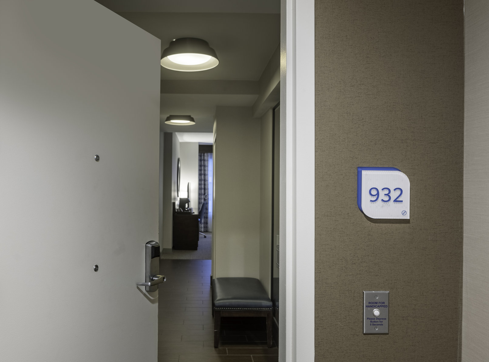 Hilton Garden Inn Washington DC/Georgetown Area Room Type - 2QN MOB HEA ACC STE RI-SHW