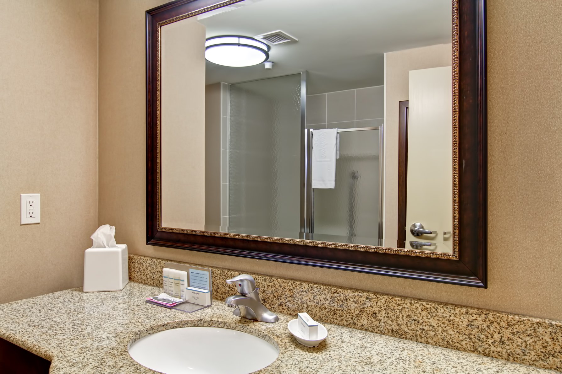 Hampton Inn by Hilton Sudbury, Ontario Room Type - NOSMOKE KING REFRIG MICROW