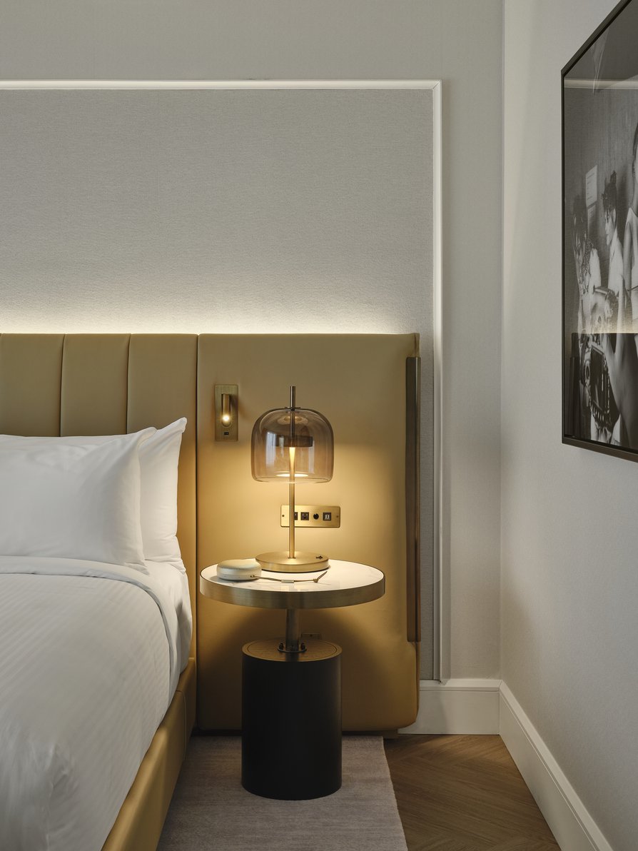 Vogue Hotel Montreal Downtown Room Type - 1 KING SUPERIOR