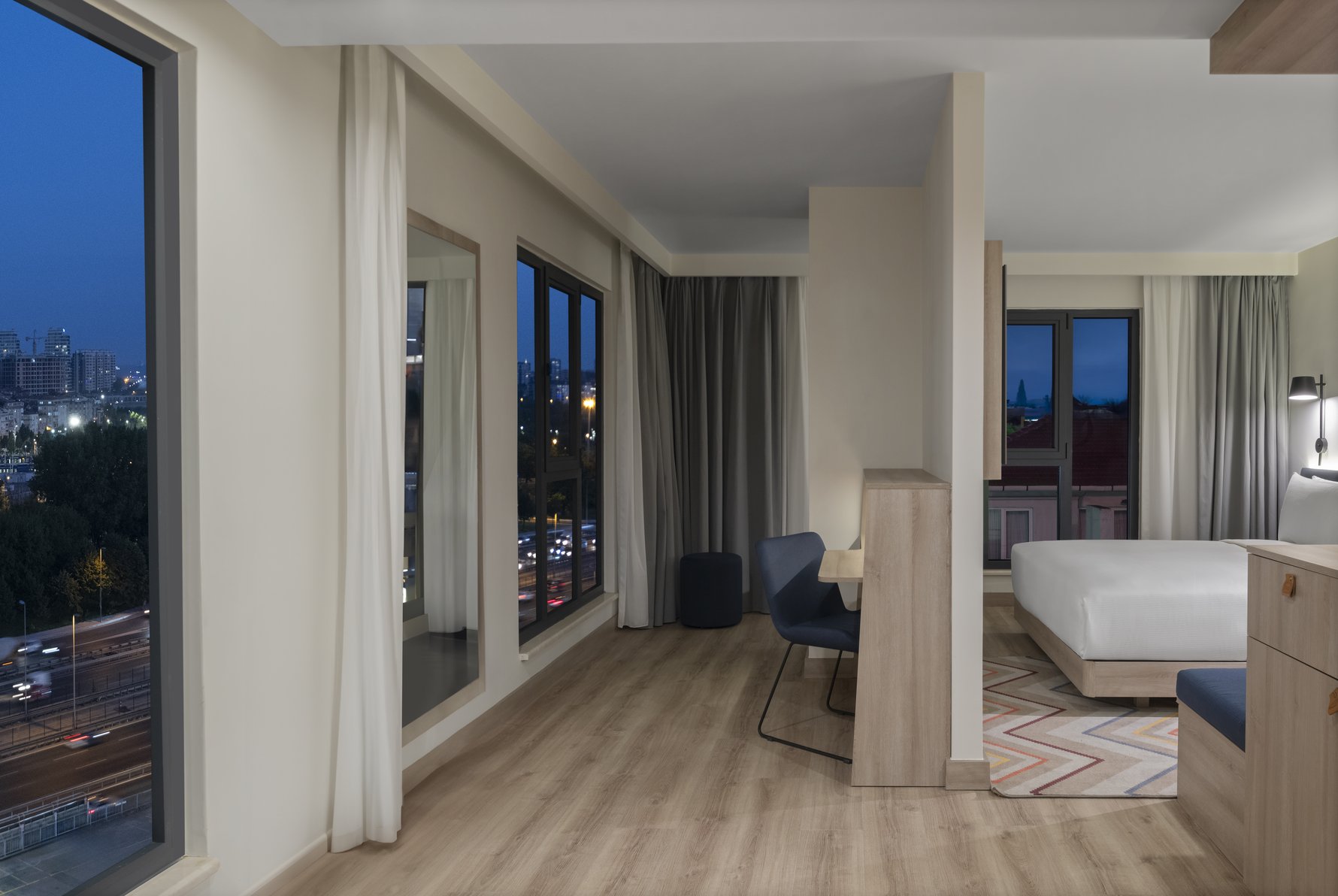 Hampton by Hilton Istanbul Merter Room Type - KING CORNER RM SOFA BED SM