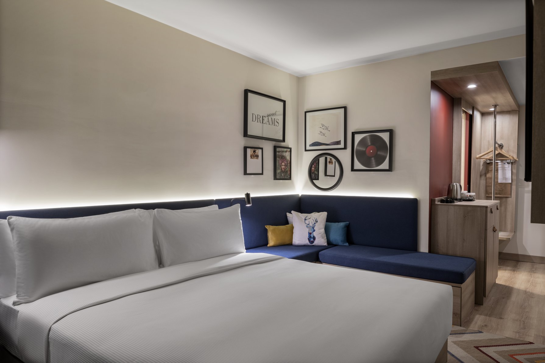 Hampton by Hilton Istanbul Merter Room Type - KING CORNER ROOM SMOKING