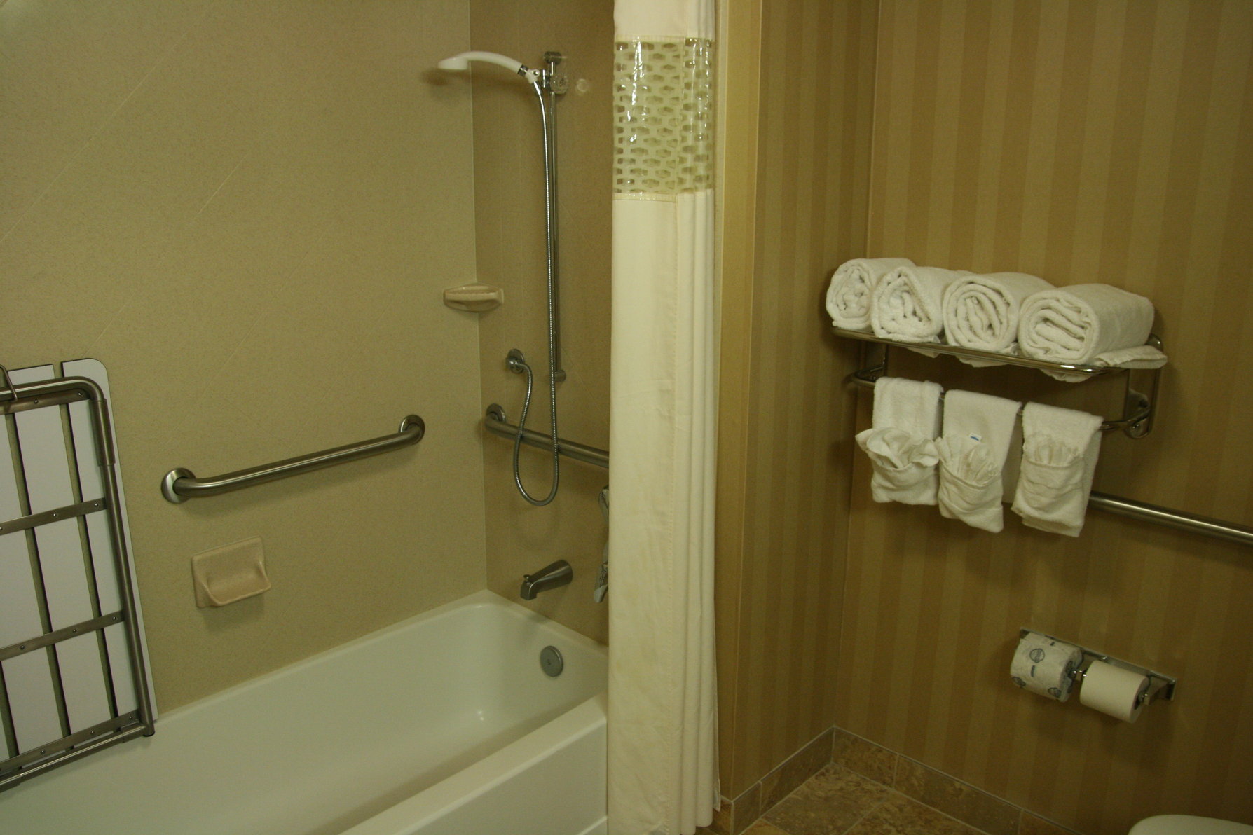 Hampton Inn & Suites Mobile Providence Park/Airport Room Type - 1 KING ACC W TUB NON SMOK
