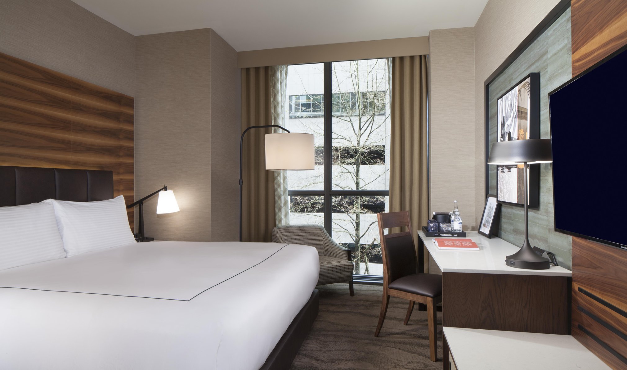 The Porter Portland, Curio Collection by Hilton Room Type - 1 KG CTYVW MOB HR ACC RI-S