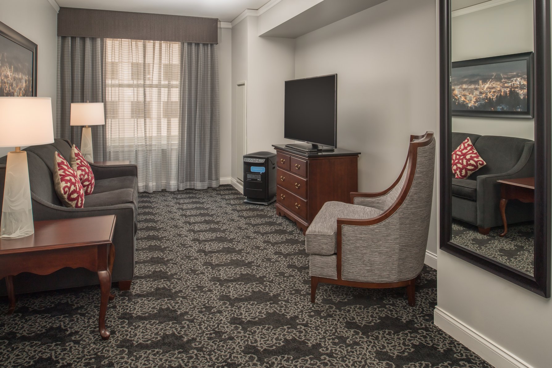 Embassy Suites by Hilton Portland Downtown Room Type - 1KG PURE STE MB HR ACC TUB