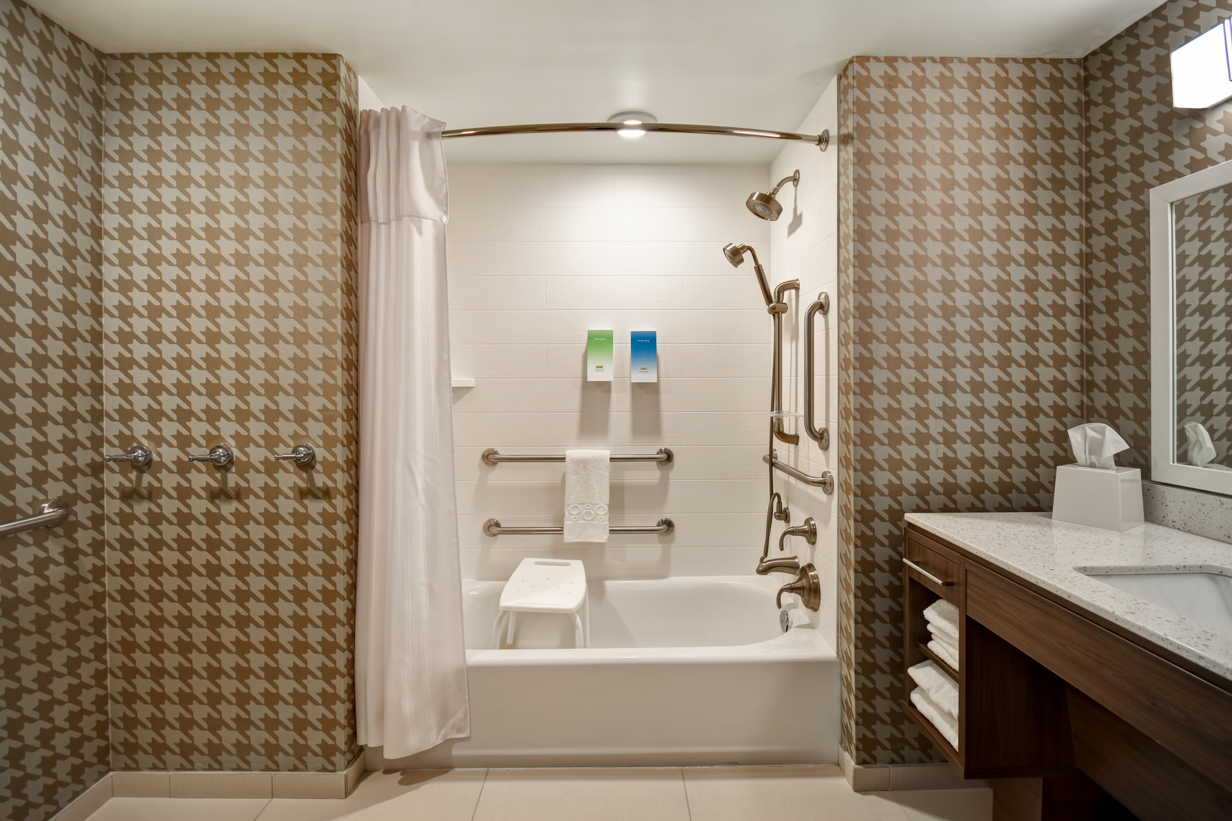Home2 Suites by Hilton Gilbert Room Type - 1KING ACC TUB STE NONSMOK