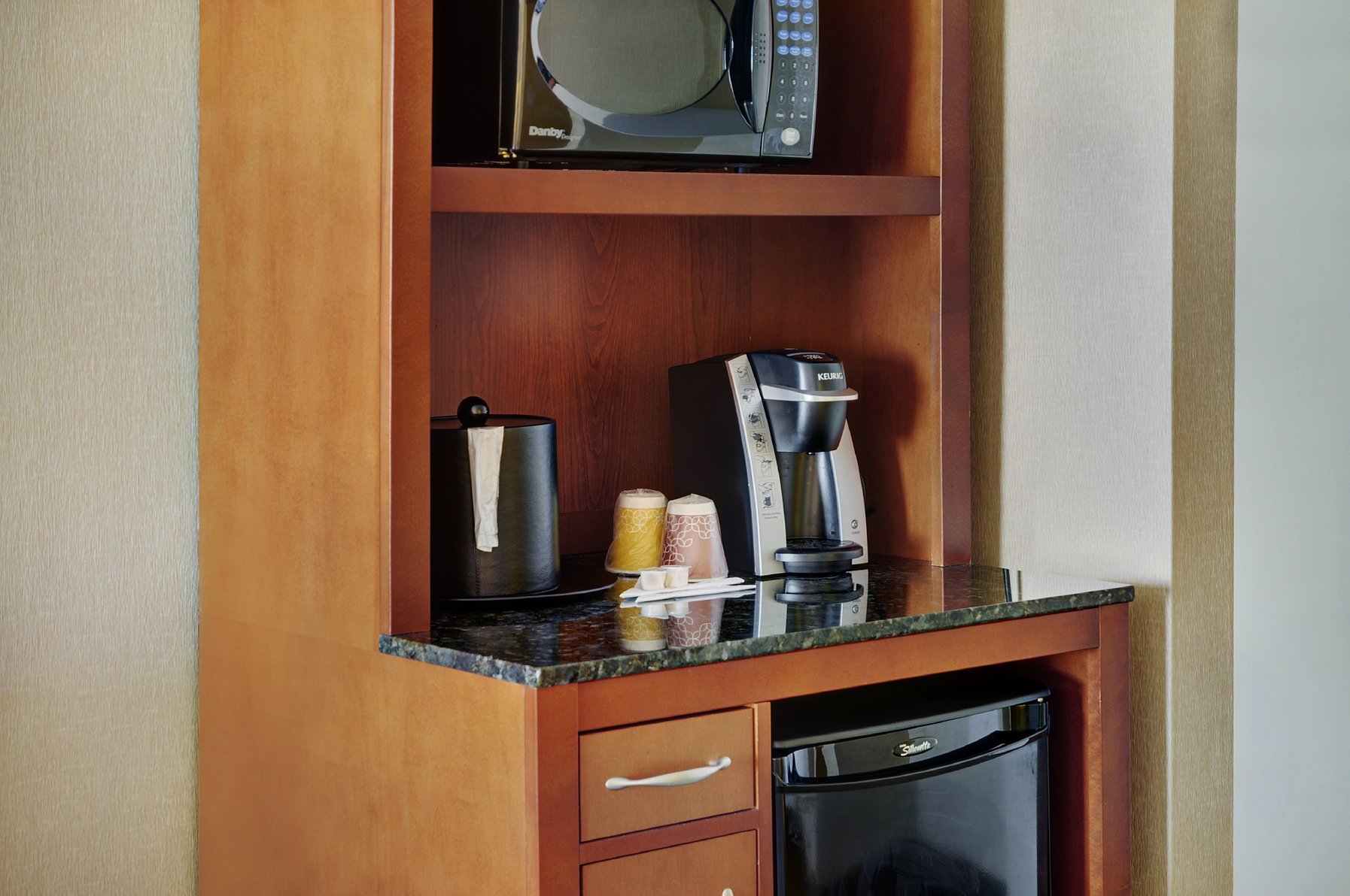 Hilton Garden Inn Toronto/Burlington Room Type - 1 KING BED WITH WHIRLPOOL