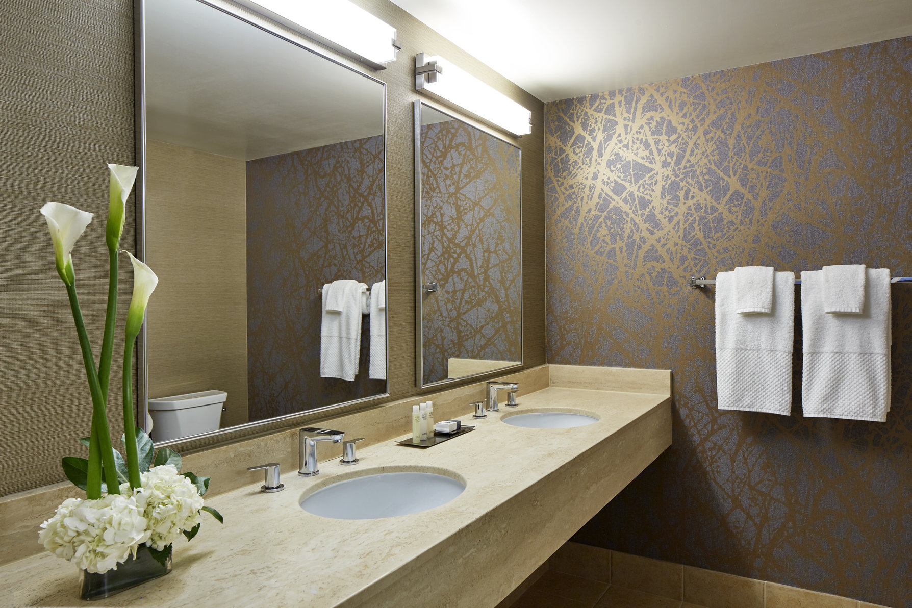 DoubleTree by Hilton Hotel Golf Resort Palm Springs Room Type - 1K CORNER 2RM STE ACC TUB