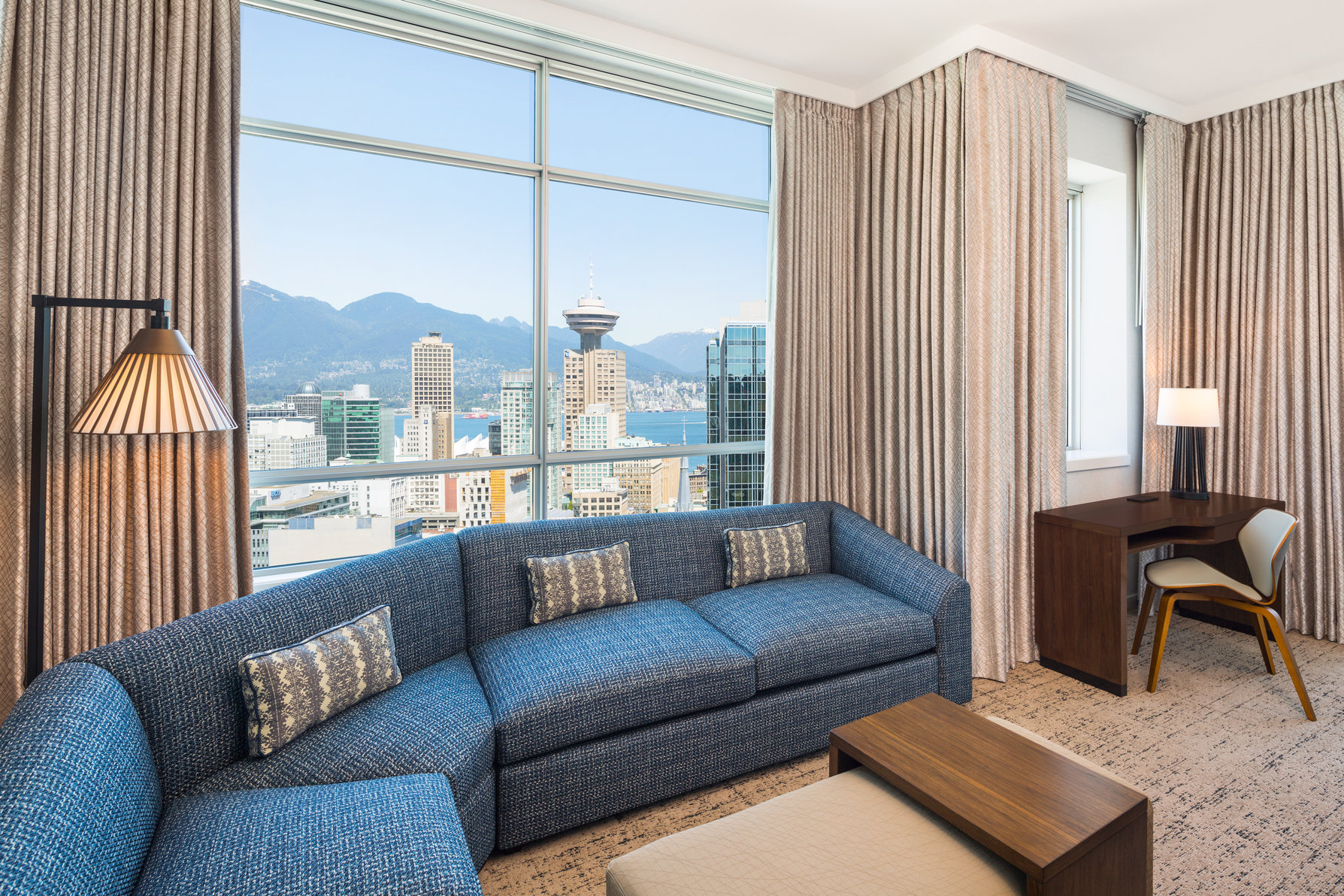 Hilton Vancouver Downtown Room Type - 1 KG CTY VW BAL 2 RM SUITE