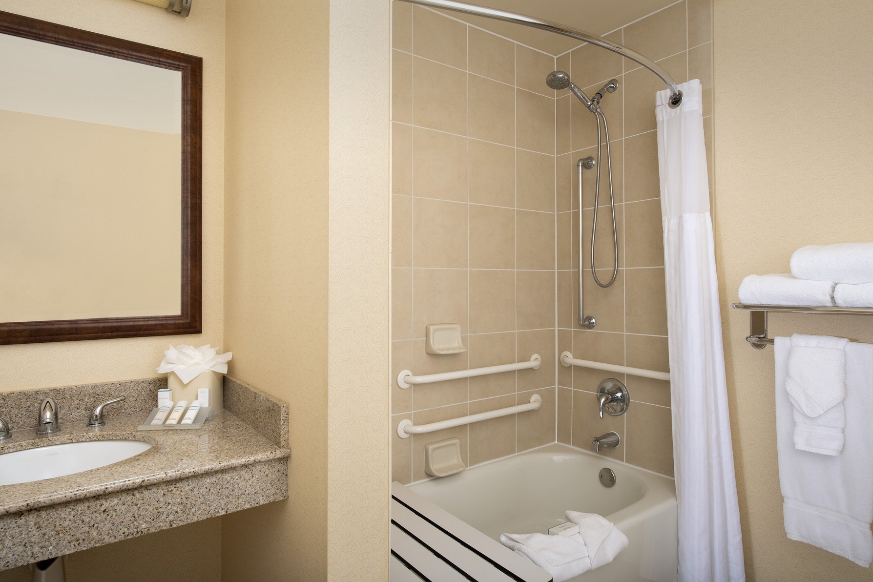 Hilton Garden Inn Yakima Room Type - 2QN MOB HEARING ACC W TUB